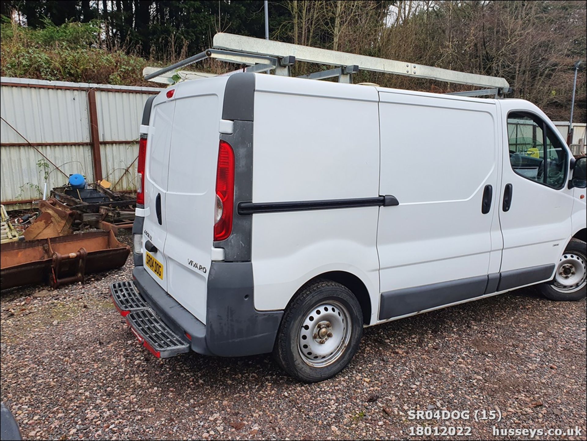 2010 VAUXHALL VIVARO 2900 CDTI SWB - 1995cc Van (White) - Image 16 of 30