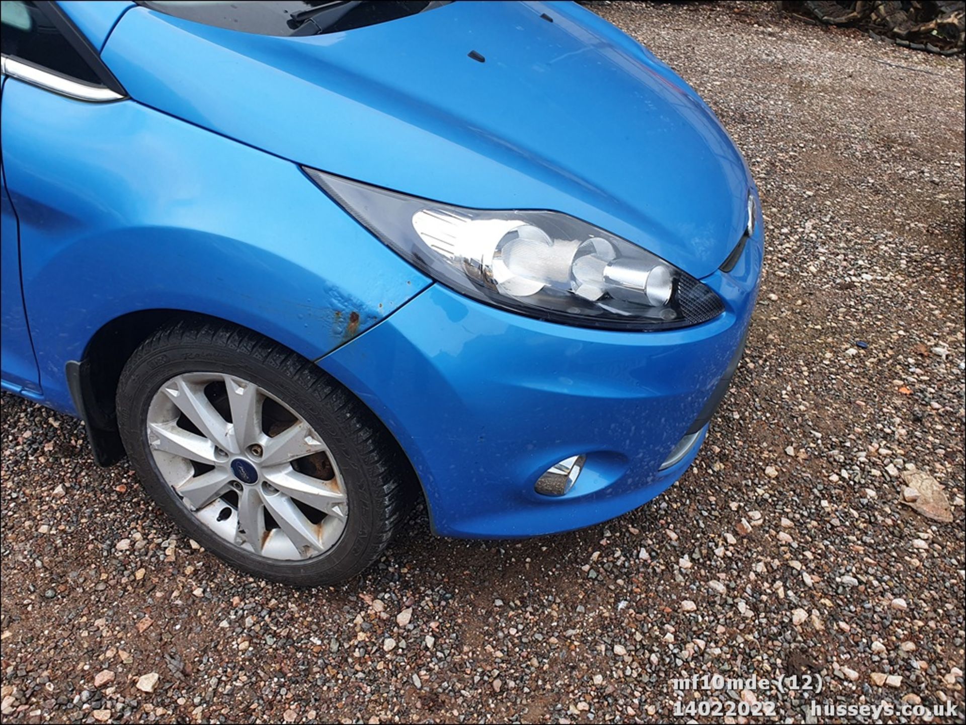 10/10 FORD FIESTA ZETEC - 1242cc 5dr Hatchback (Blue) - Image 13 of 33