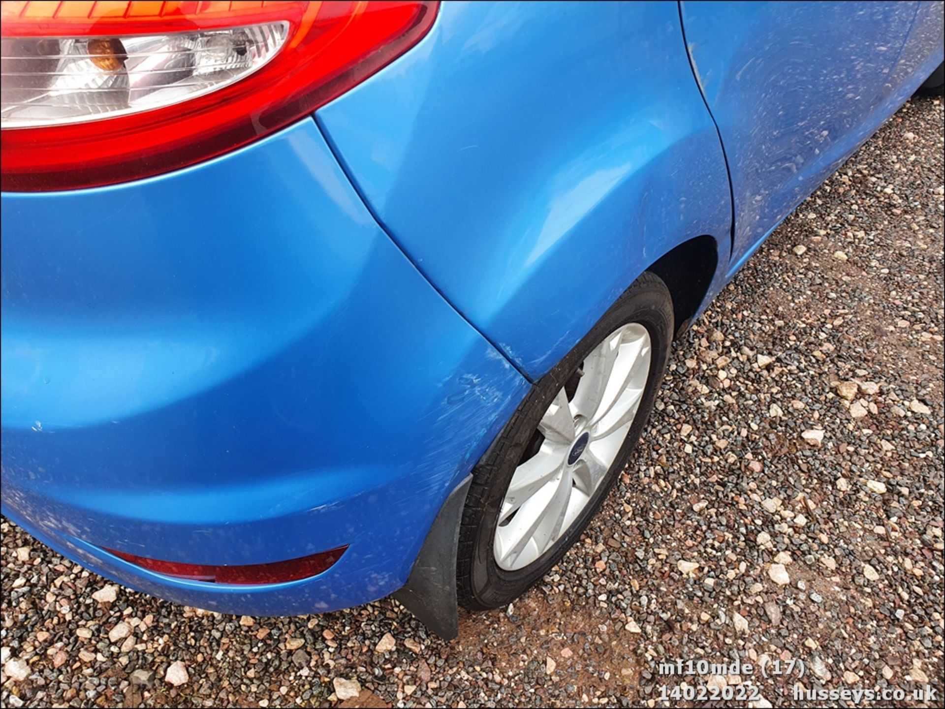 10/10 FORD FIESTA ZETEC - 1242cc 5dr Hatchback (Blue) - Image 18 of 33