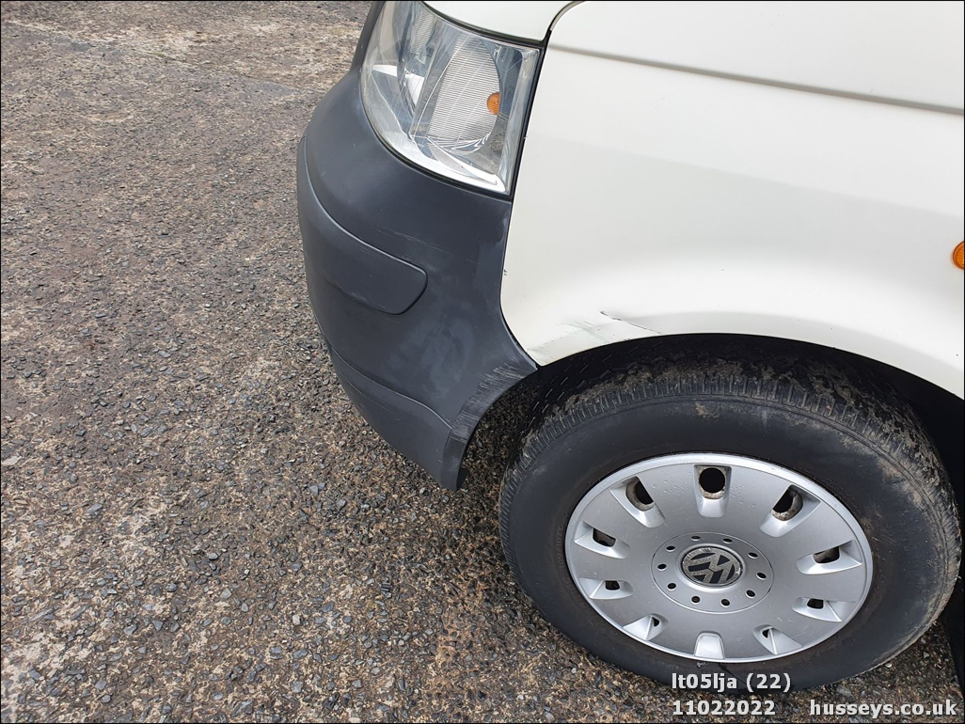 05/05 VOLKSWAGEN TRANSPORTER T30 130 TDI LWB - 2460cc 4dr Van (White, 132k) - Image 24 of 37