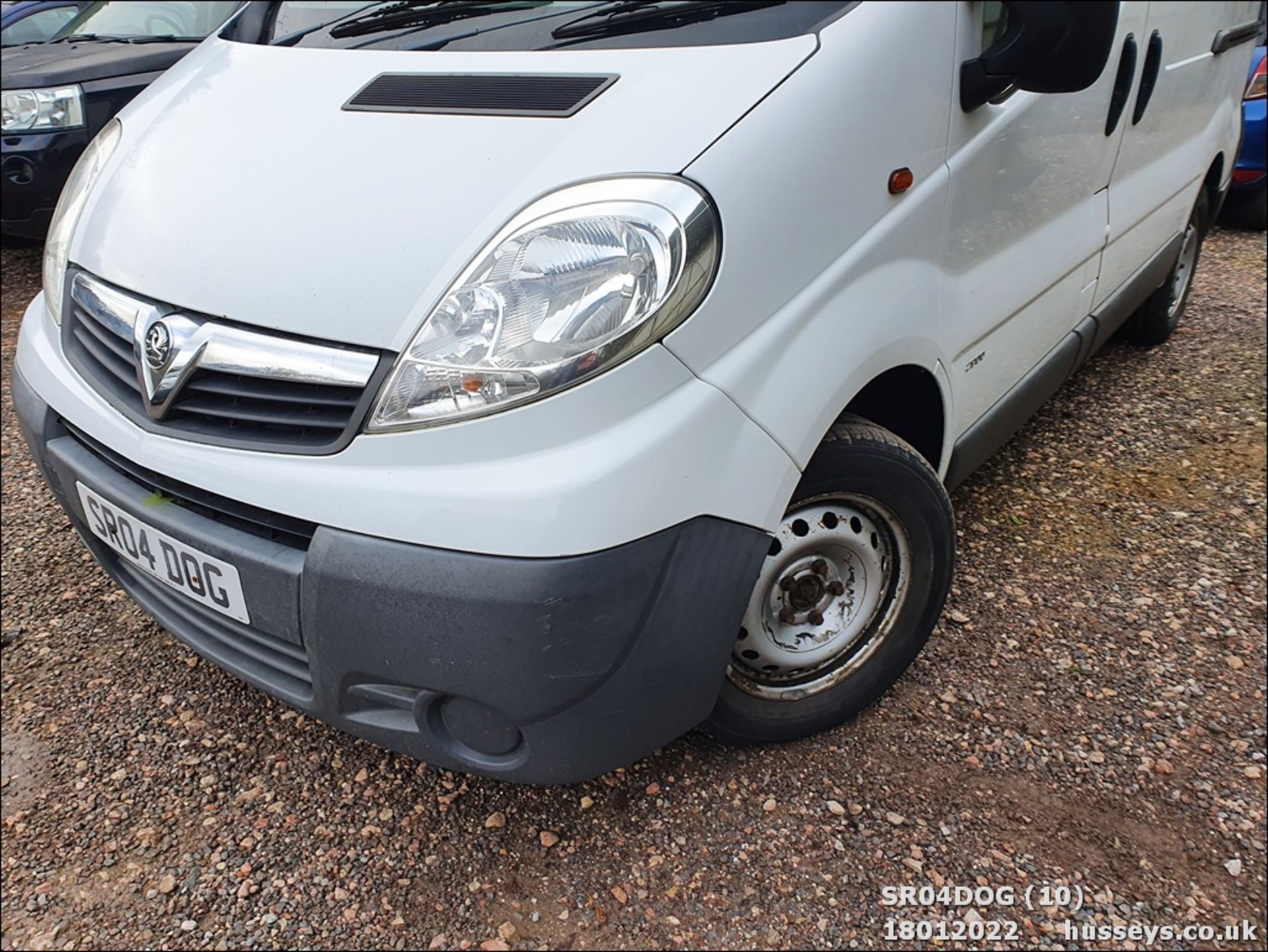 2010 VAUXHALL VIVARO 2900 CDTI SWB - 1995cc Van (White) - Image 11 of 30