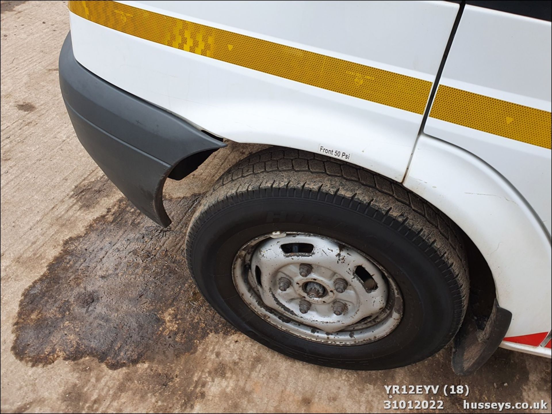 12/12 FORD TRANSIT 100 T350L RWD - 2402cc Van (White) - Image 18 of 22