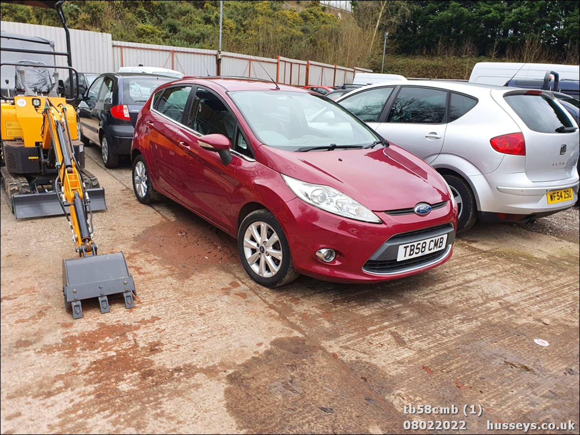 08/58 FORD FIESTA ZETEC 96 - 1388cc 5dr Hatchback (Red, 101k) - Image 2 of 26