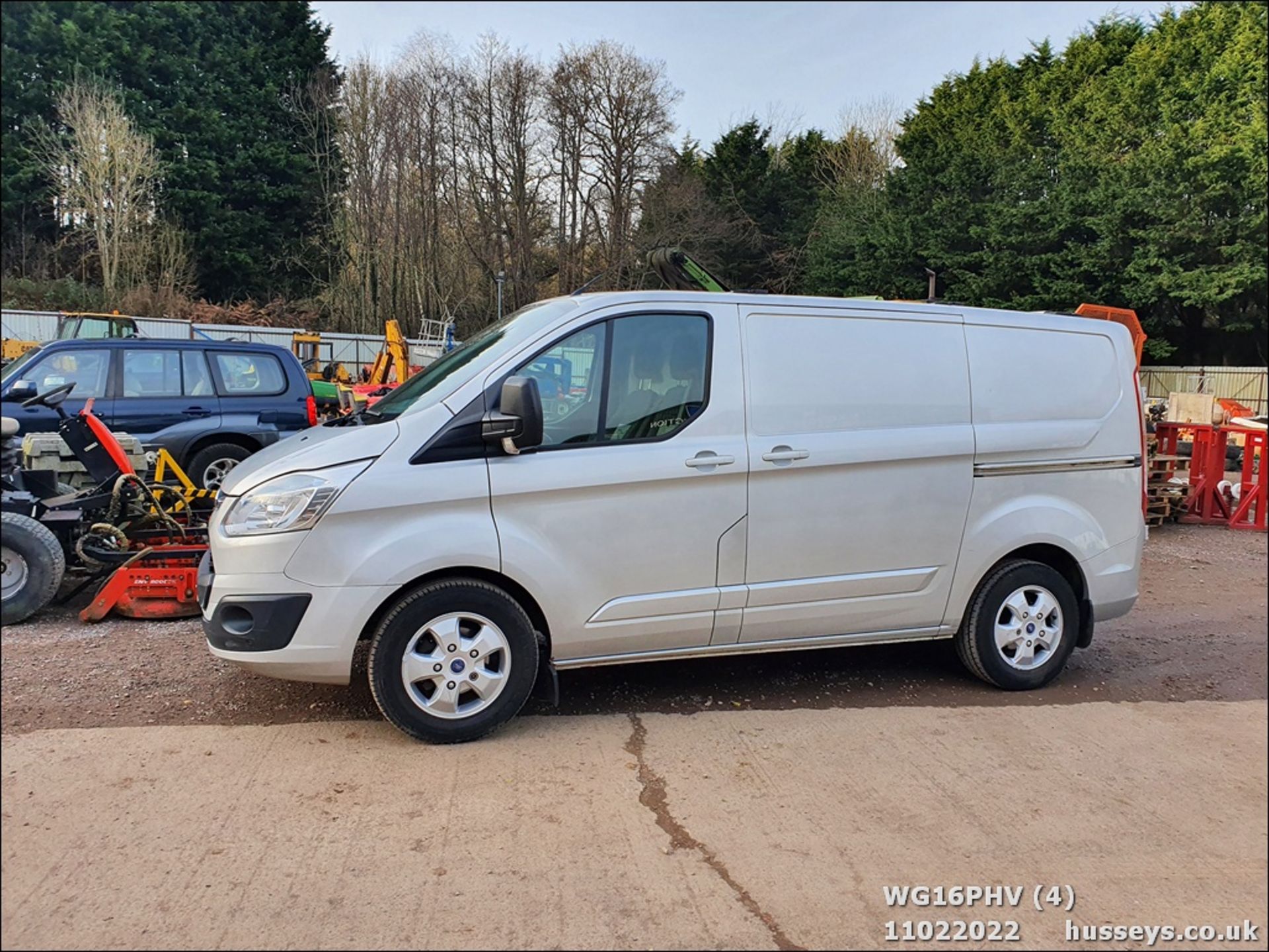 16/16 FORD TRANSIT CUSTOM 290 LTD E- - 2198cc 5dr Van (Silver, 124k) - Image 5 of 47