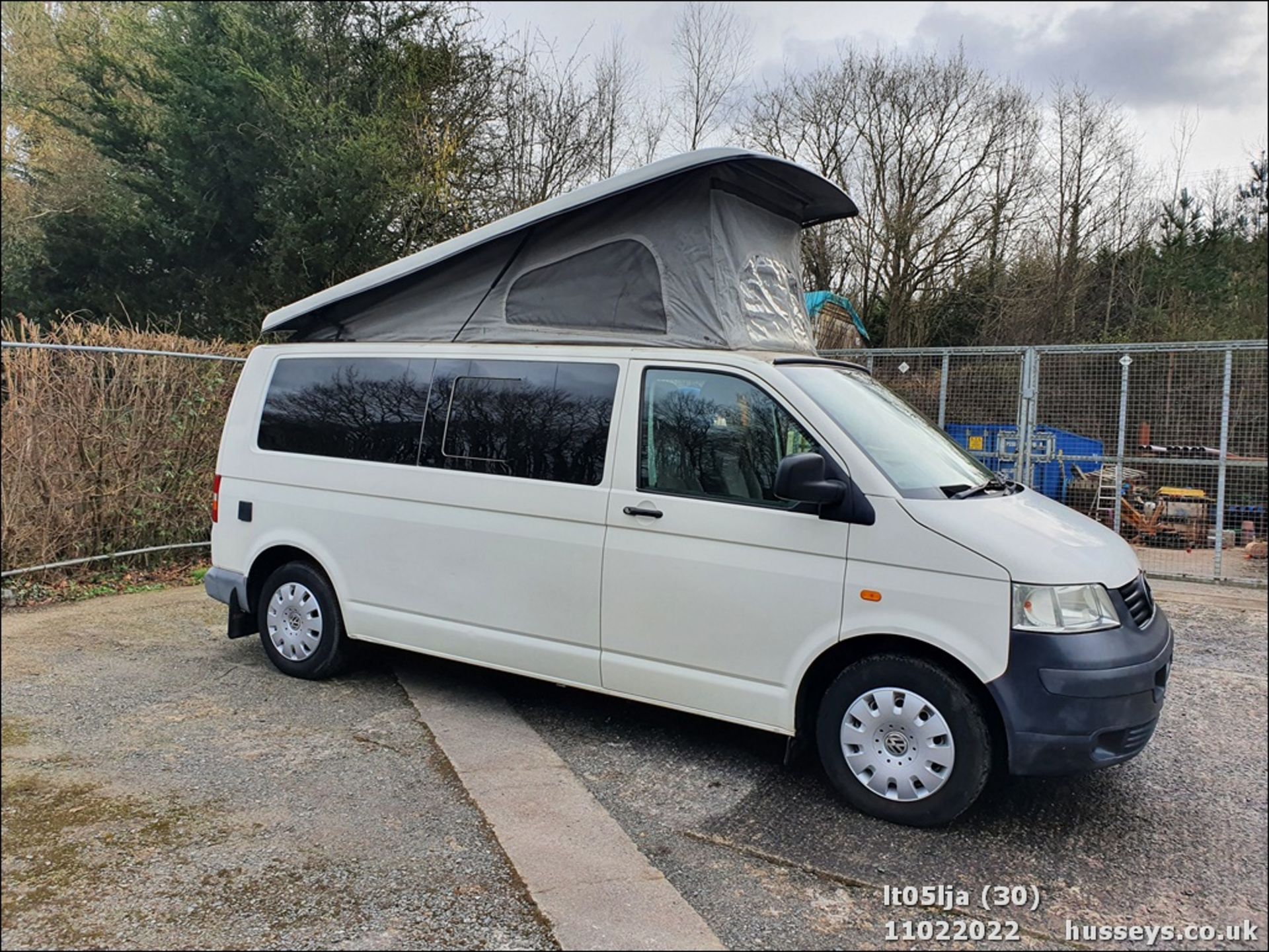 05/05 VOLKSWAGEN TRANSPORTER T30 130 TDI LWB - 2460cc 4dr Van (White, 132k) - Image 31 of 37