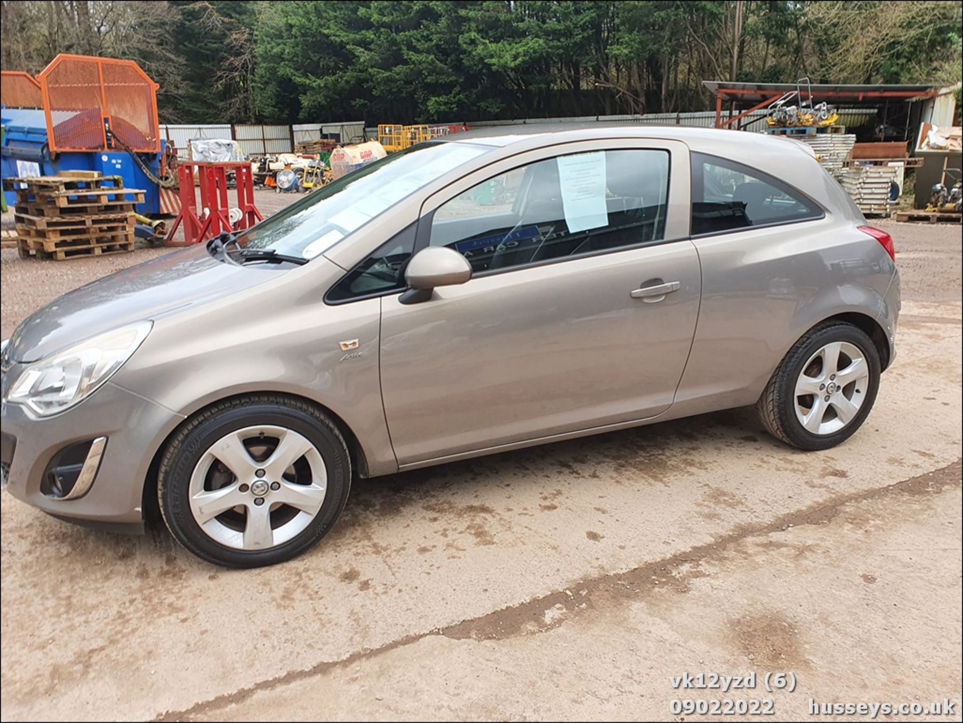 12/12 VAUXHALL CORSA ACTIVE - 1229cc 3dr Hatchback (Brown) - Image 6 of 38