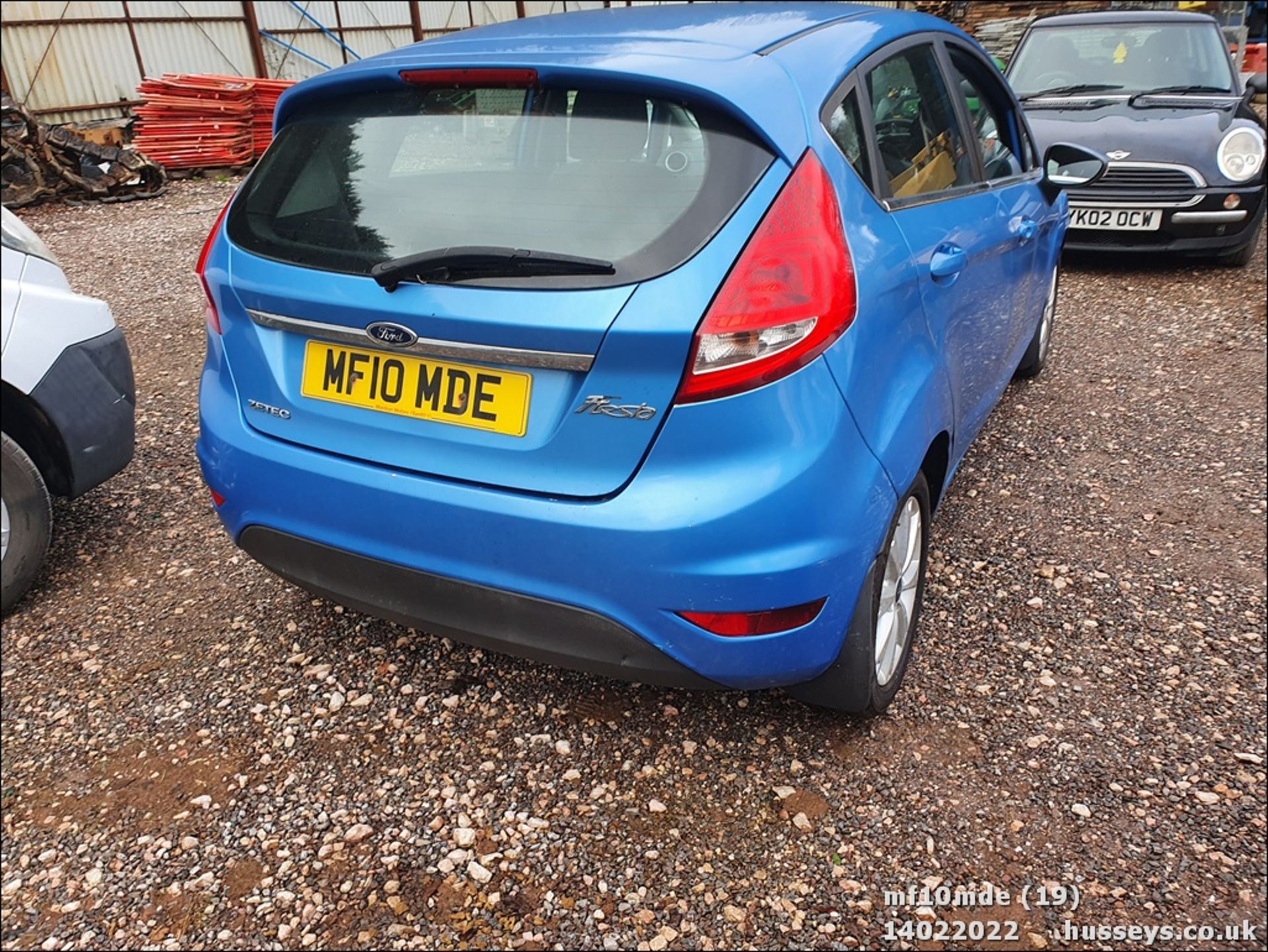 10/10 FORD FIESTA ZETEC - 1242cc 5dr Hatchback (Blue) - Image 20 of 33