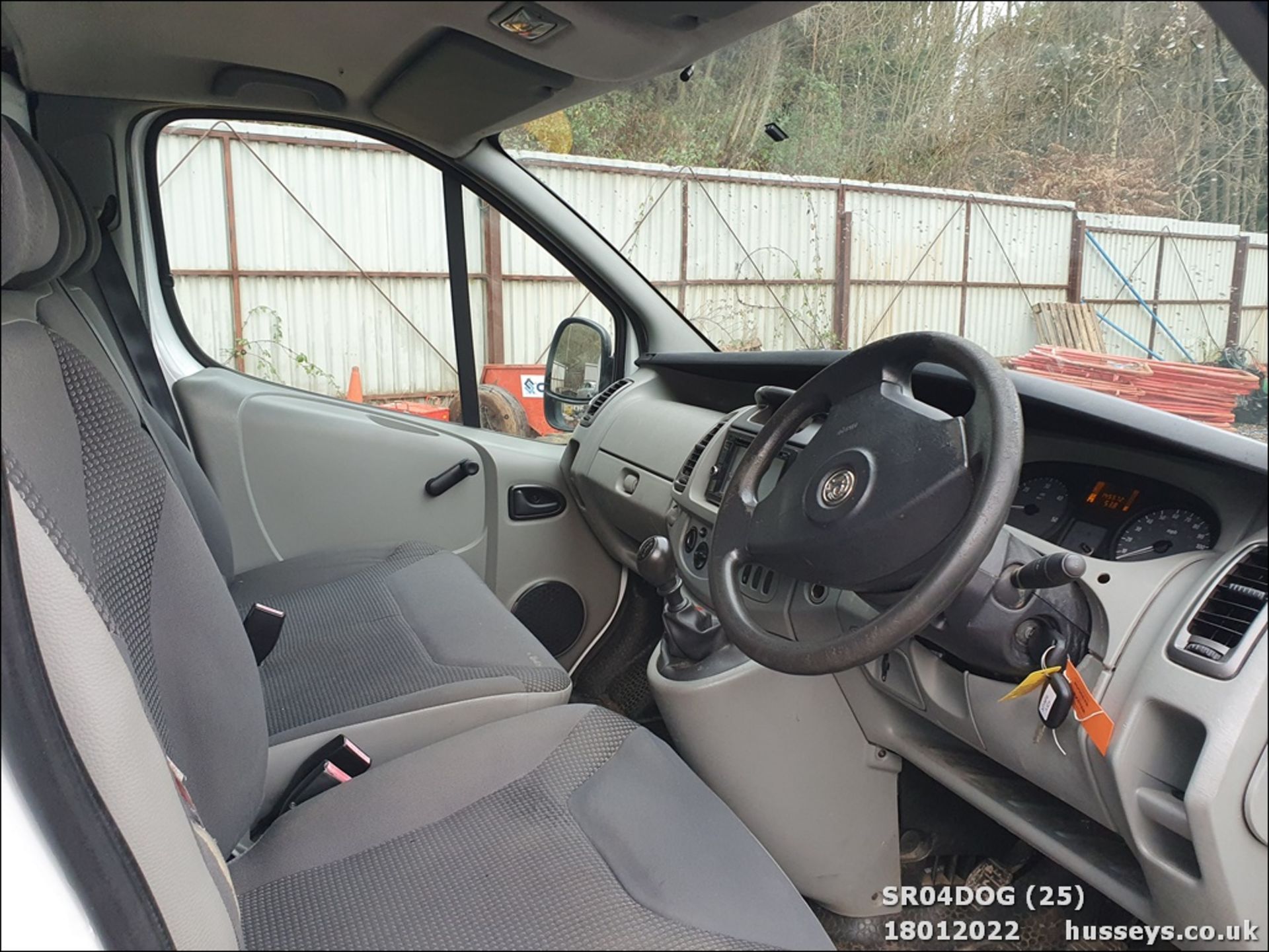 2010 VAUXHALL VIVARO 2900 CDTI SWB - 1995cc Van (White) - Image 26 of 30