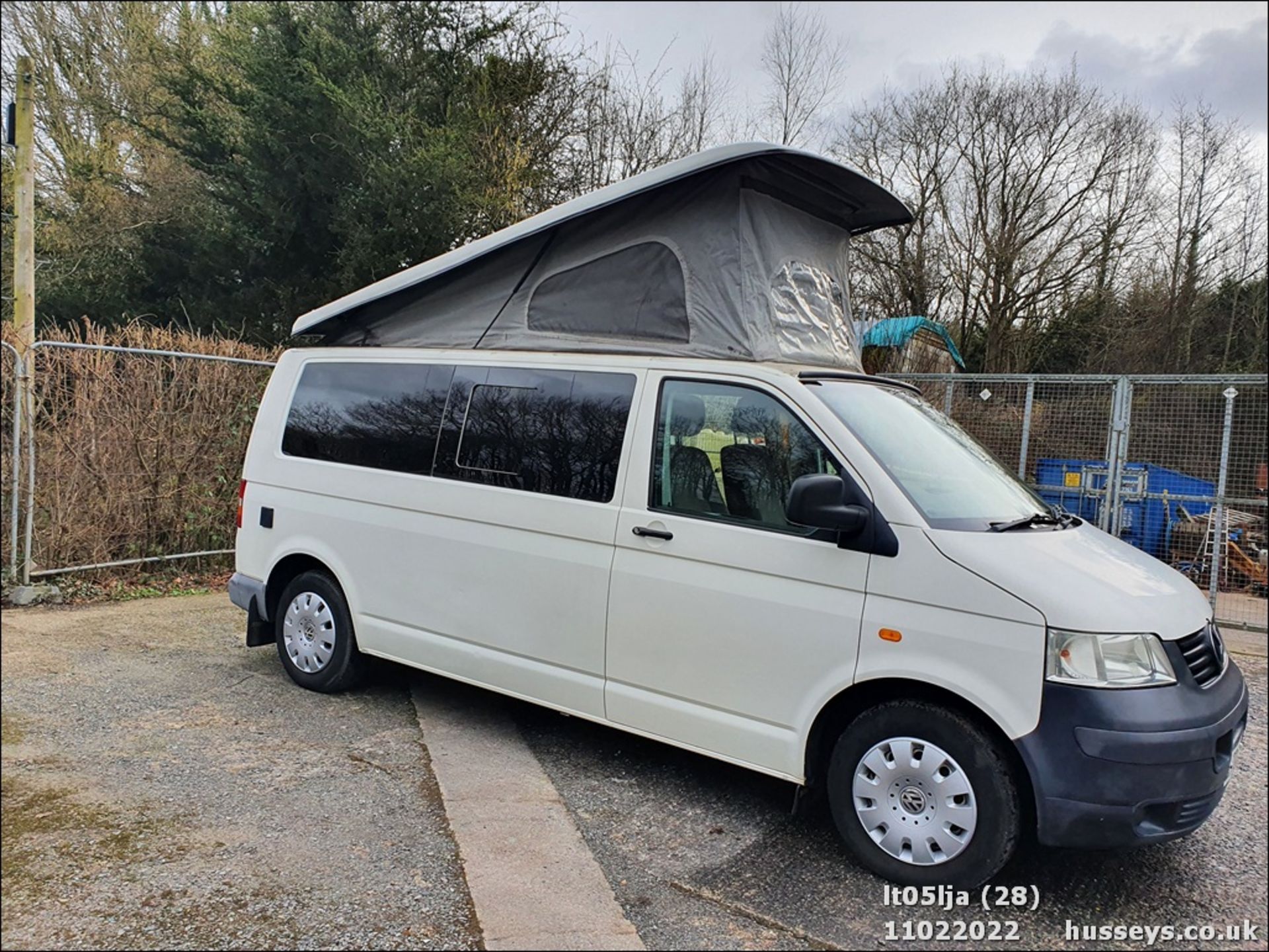 05/05 VOLKSWAGEN TRANSPORTER T30 130 TDI LWB - 2460cc 4dr Van (White, 132k) - Image 30 of 37