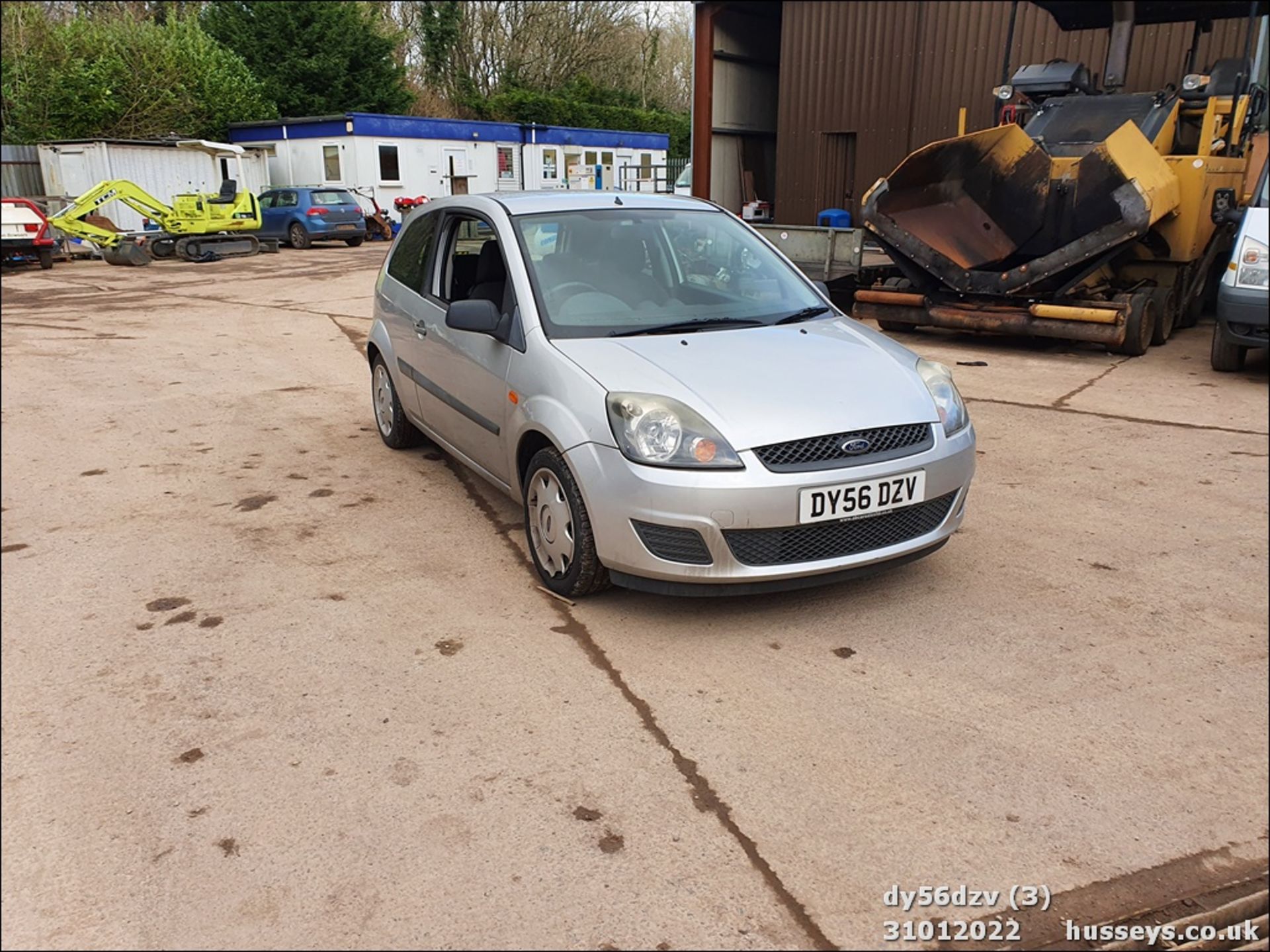 06/56 FORD FIESTA STYLE CLIMATE - 1242cc 3dr Hatchback (Silver, 88k) - Image 3 of 26