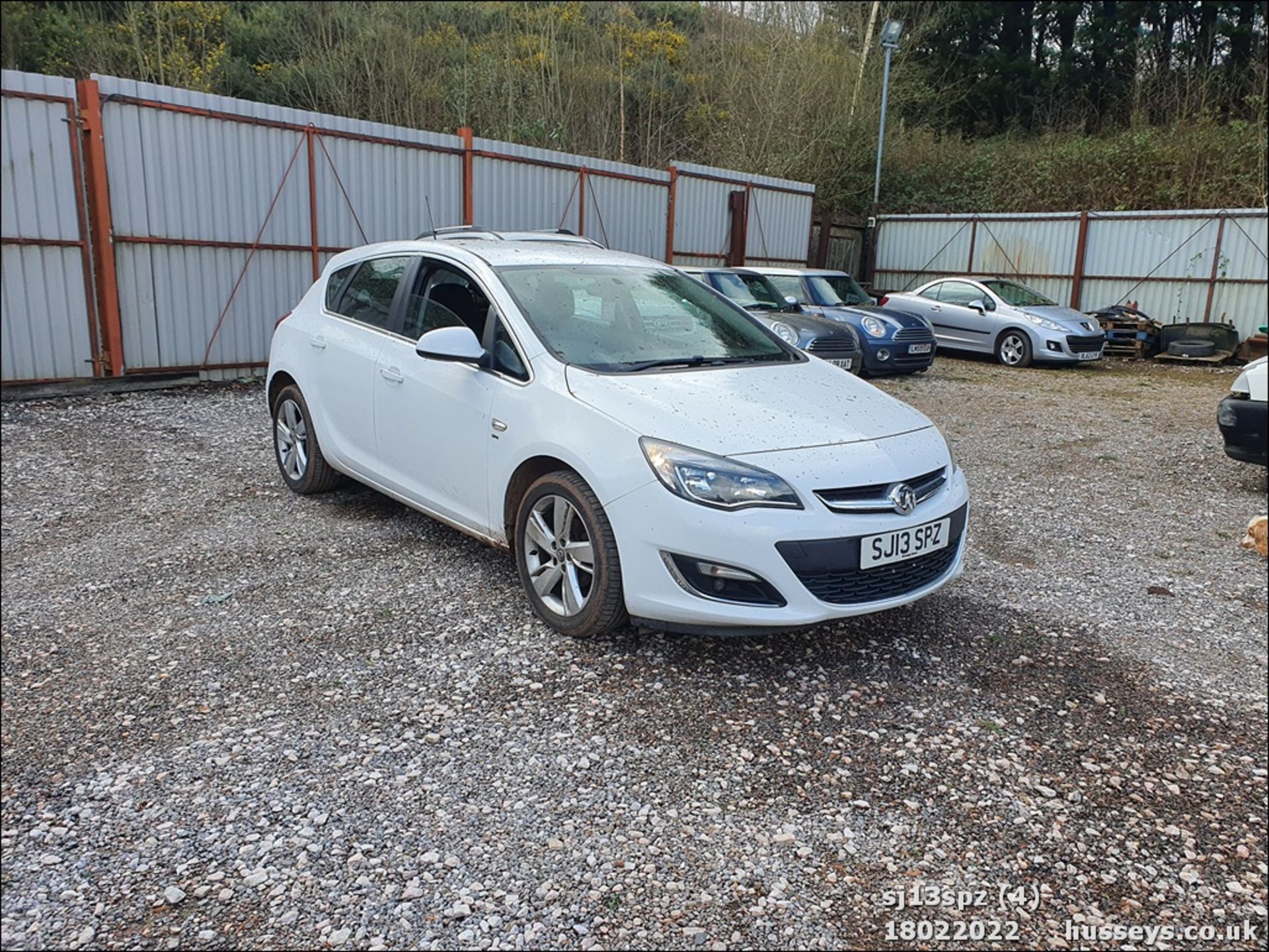 13/13 VAUXHALL ASTRA SRI - 1398cc 5dr Hatchback (White, 98k) - Image 4 of 48