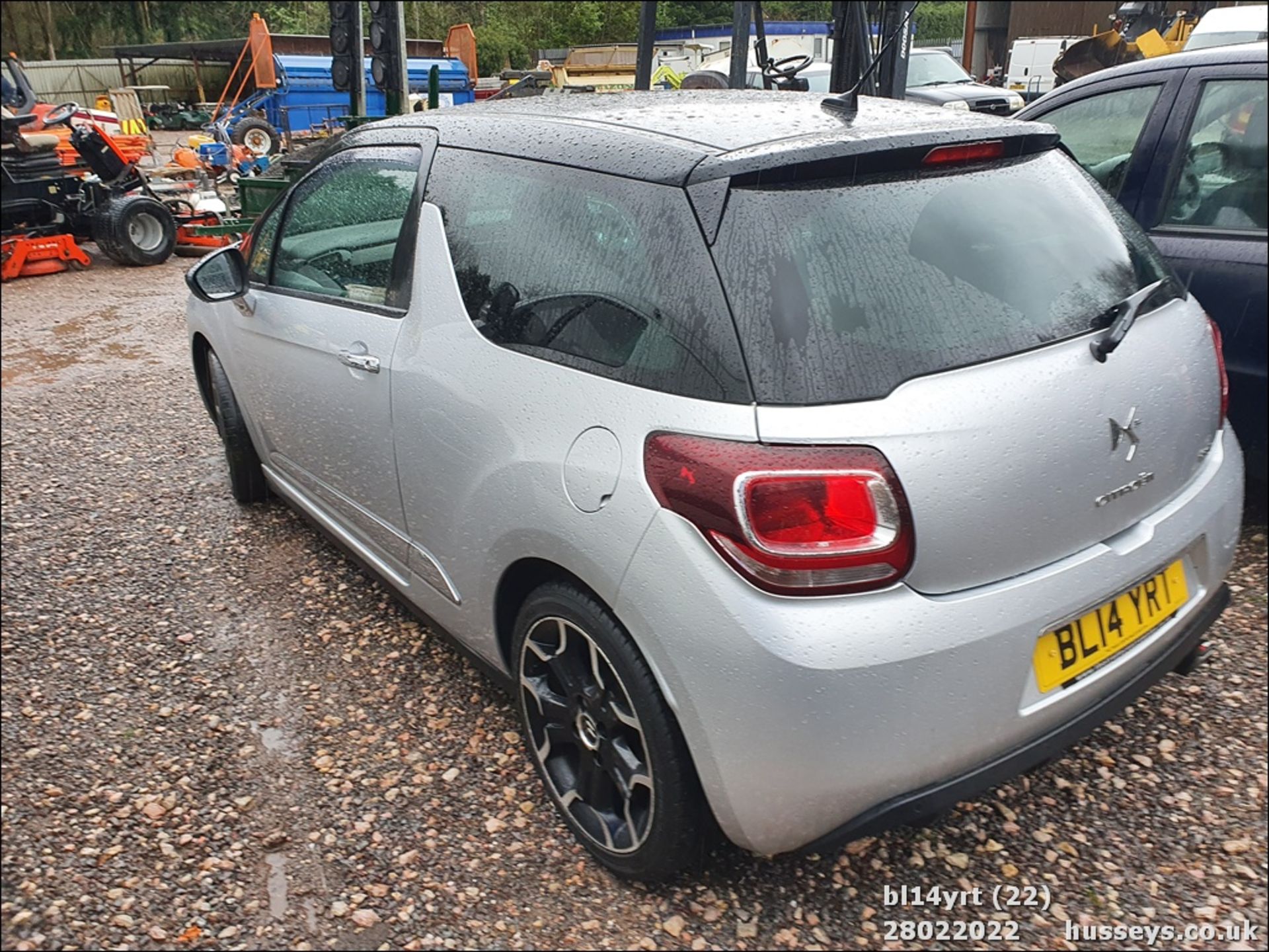 14/14 CITROEN DS3 DSTYLE + E-HDI - 1560cc 3dr Hatchback (Silver, 122k) - Image 22 of 25