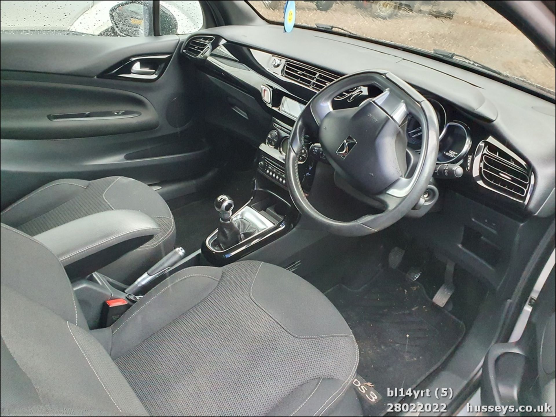 14/14 CITROEN DS3 DSTYLE + E-HDI - 1560cc 3dr Hatchback (Silver, 122k) - Image 6 of 25