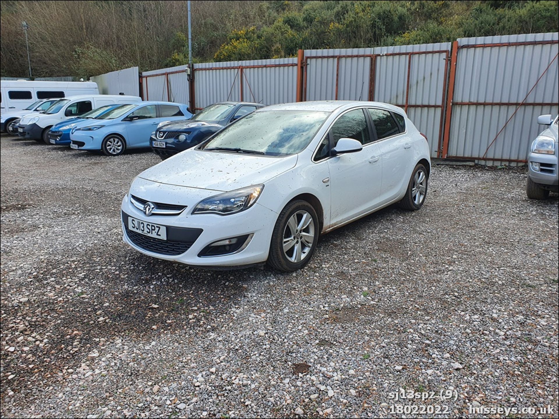 13/13 VAUXHALL ASTRA SRI - 1398cc 5dr Hatchback (White, 98k) - Image 9 of 48