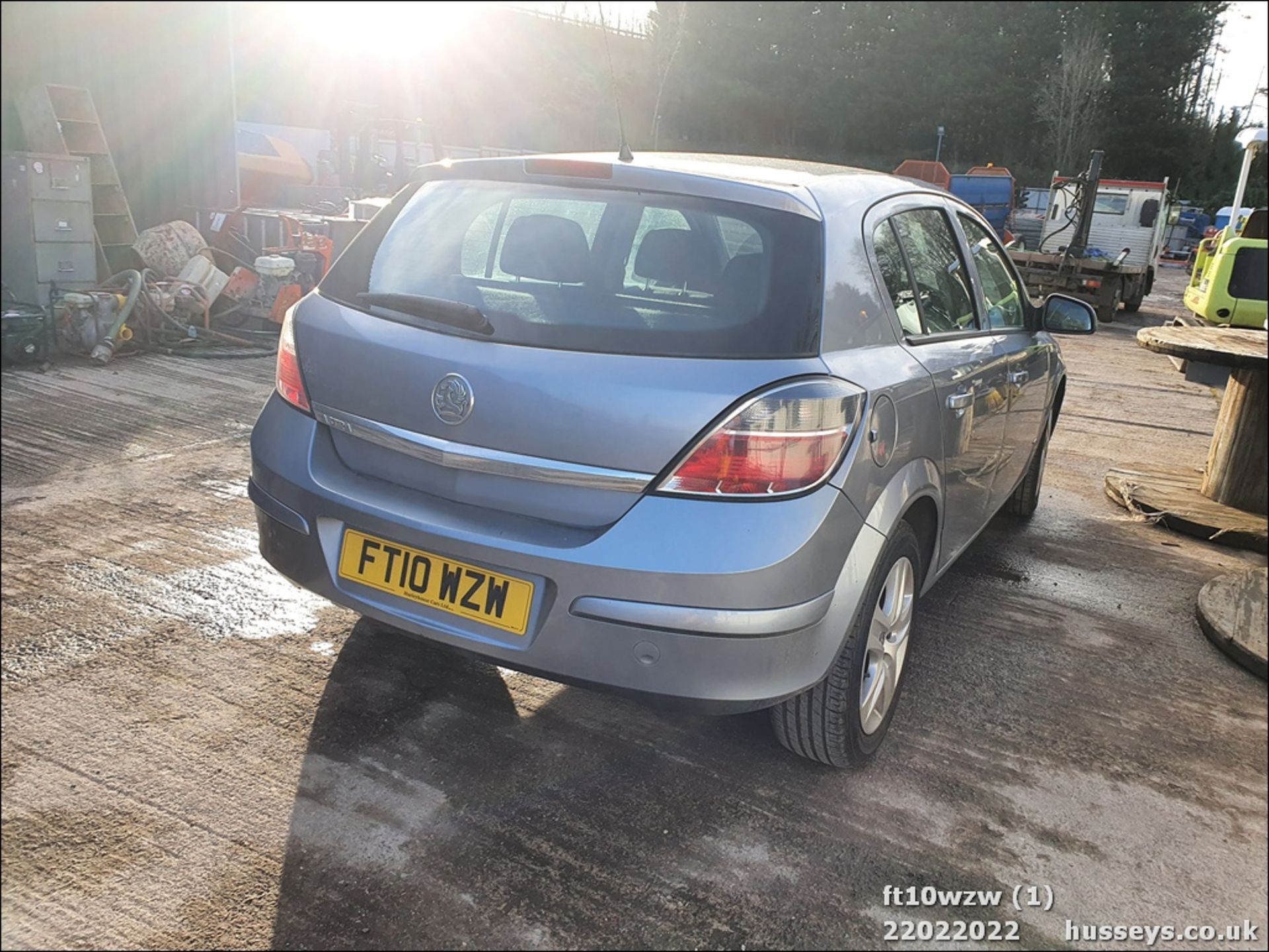 10/10 VAUXHALL ASTRA CLUB - 1364cc 5dr Hatchback (Silver) - Image 4 of 29