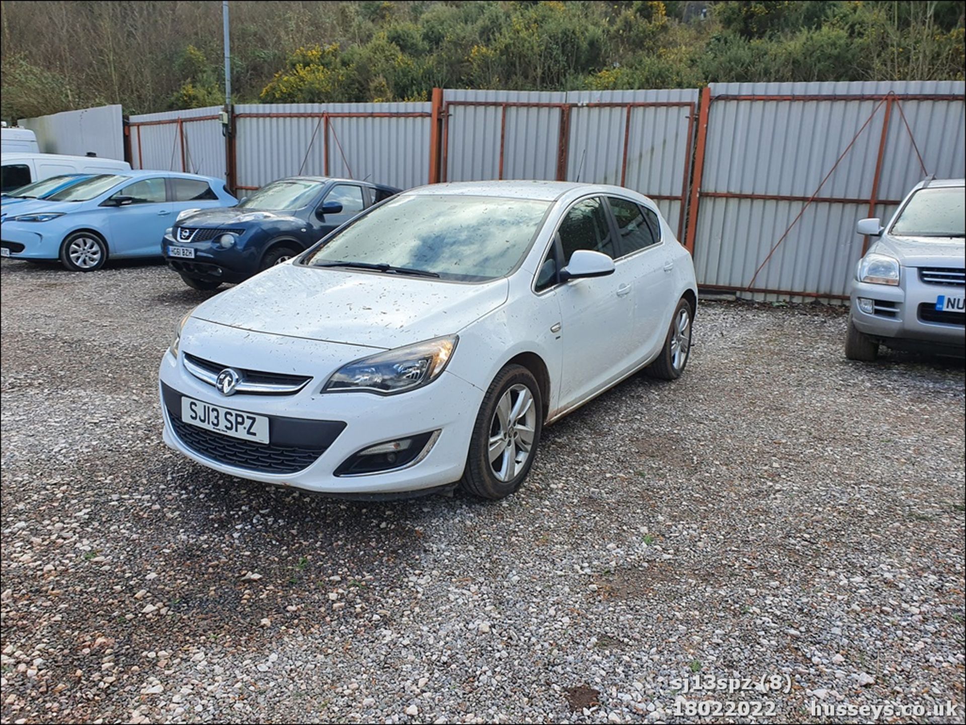 13/13 VAUXHALL ASTRA SRI - 1398cc 5dr Hatchback (White, 98k) - Image 8 of 48