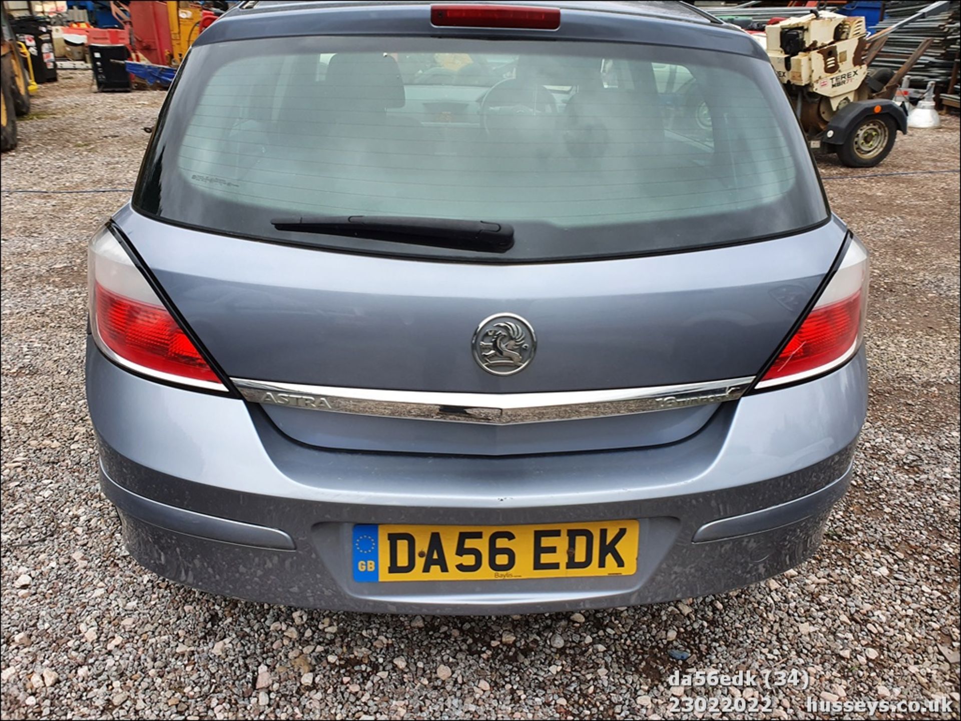 06/56 VAUXHALL ASTRA ACTIVE - 1598cc 5dr Hatchback (Silver) - Image 32 of 42