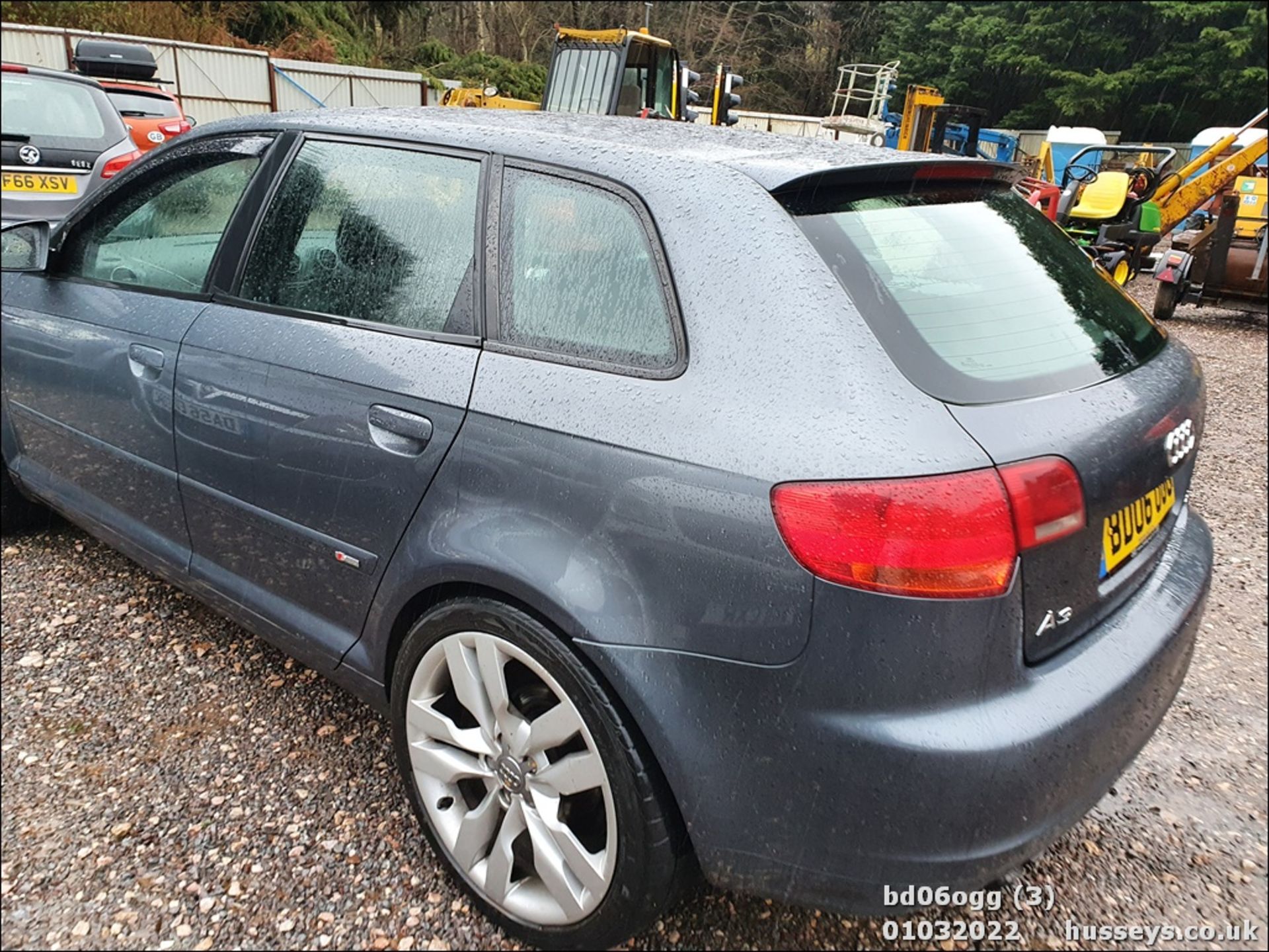 06/06 AUDI A3 TDI S LINE AUTO - 1968cc 5dr Hatchback (Grey) - Image 4 of 31