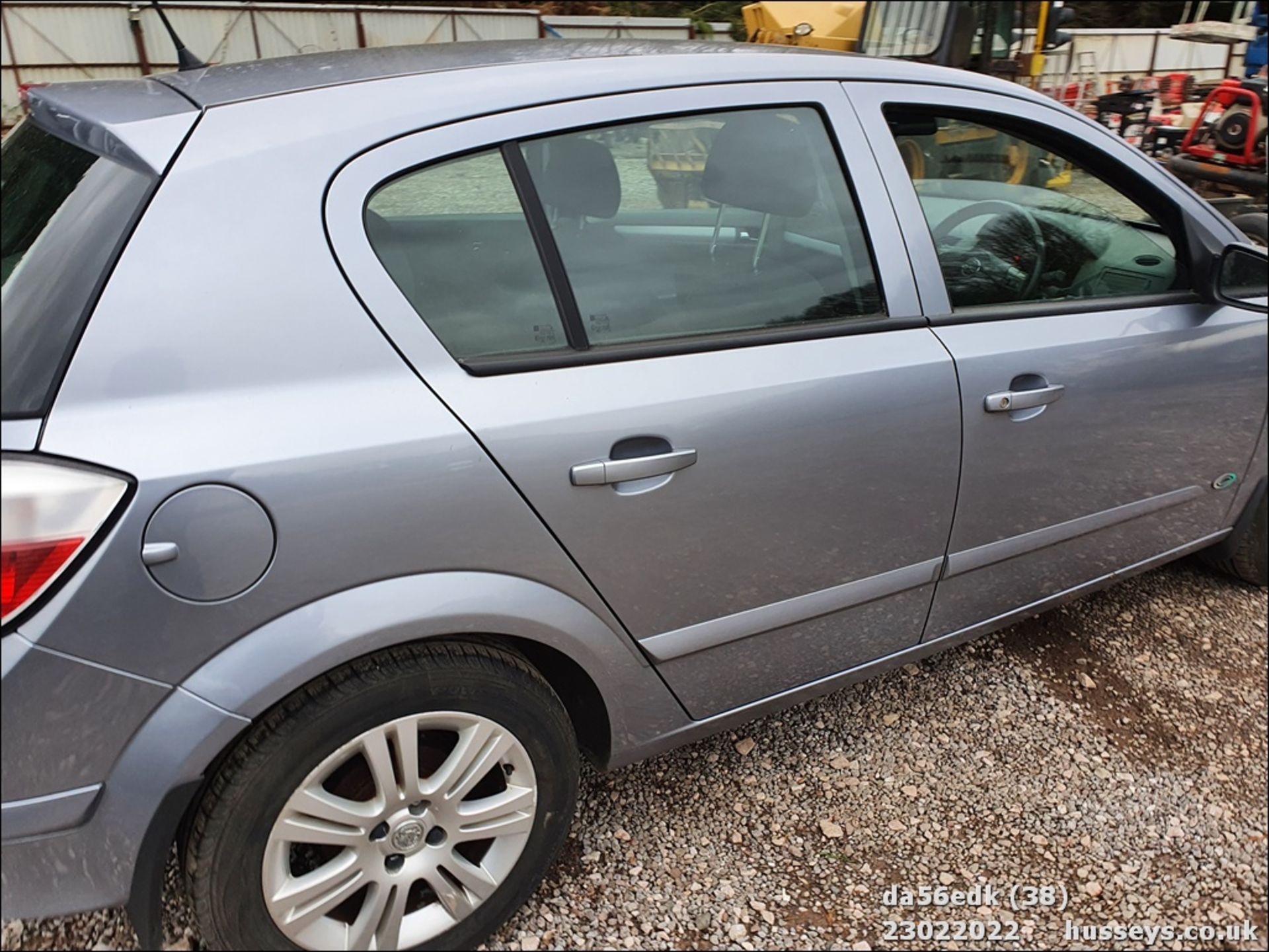 06/56 VAUXHALL ASTRA ACTIVE - 1598cc 5dr Hatchback (Silver) - Image 36 of 42