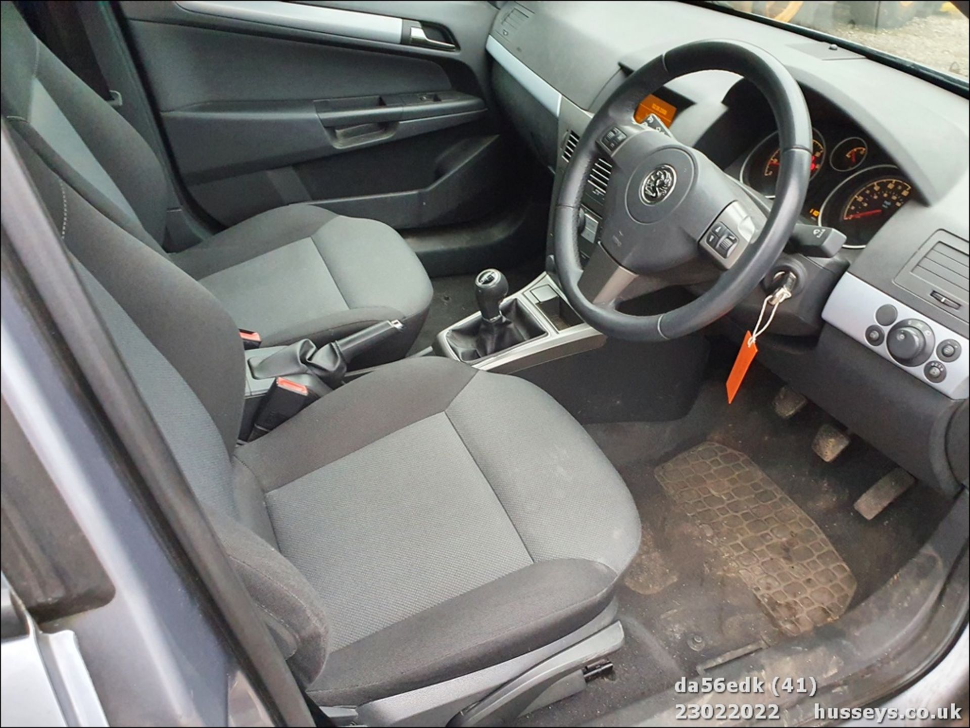 06/56 VAUXHALL ASTRA ACTIVE - 1598cc 5dr Hatchback (Silver) - Image 39 of 42