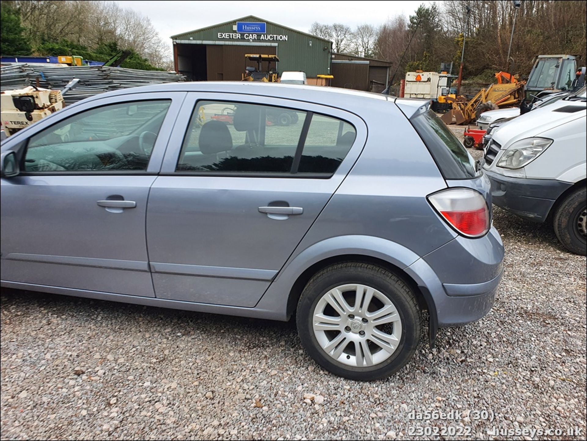 06/56 VAUXHALL ASTRA ACTIVE - 1598cc 5dr Hatchback (Silver) - Image 28 of 42