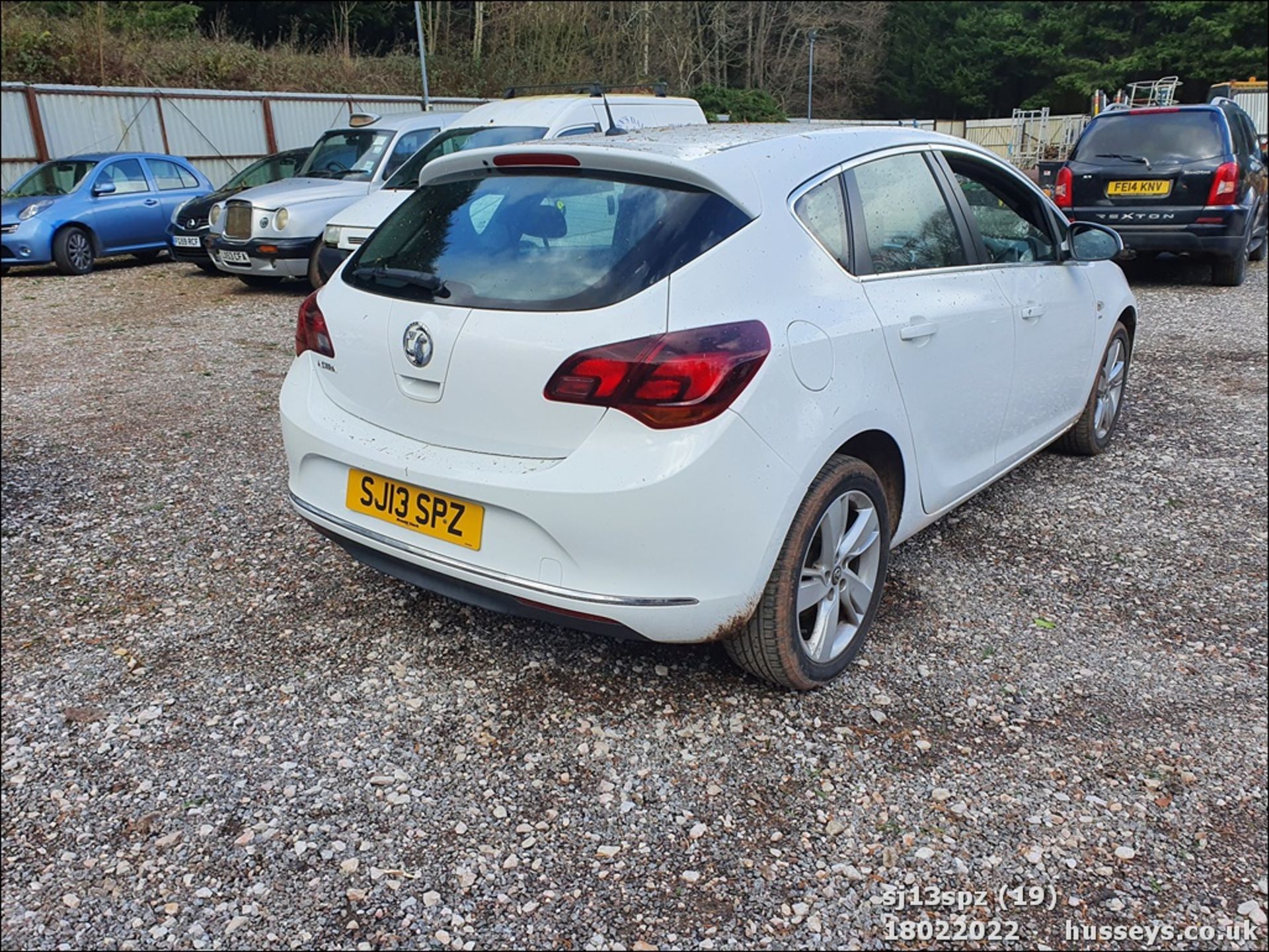 13/13 VAUXHALL ASTRA SRI - 1398cc 5dr Hatchback (White, 98k) - Image 19 of 48