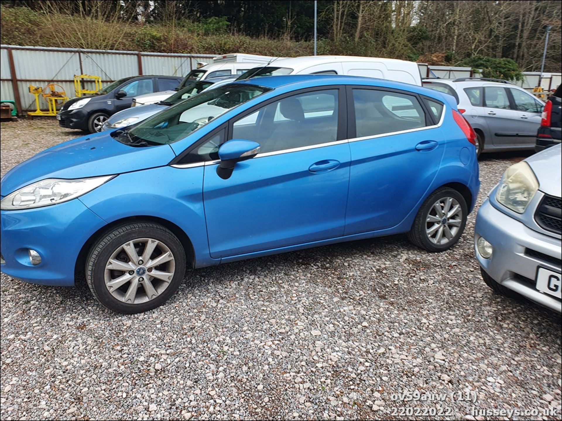 09/59 FORD FIESTA ZETEC 68 TDCI - 1399cc 5dr Hatchback (Blue, 99k) - Image 11 of 26