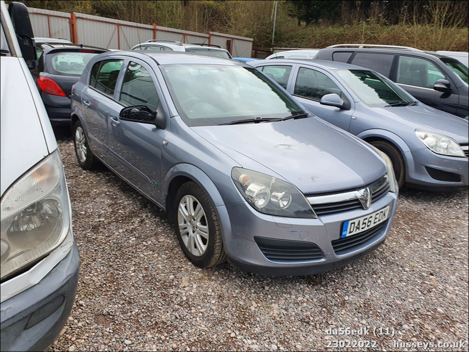 06/56 VAUXHALL ASTRA ACTIVE - 1598cc 5dr Hatchback (Silver) - Image 12 of 42