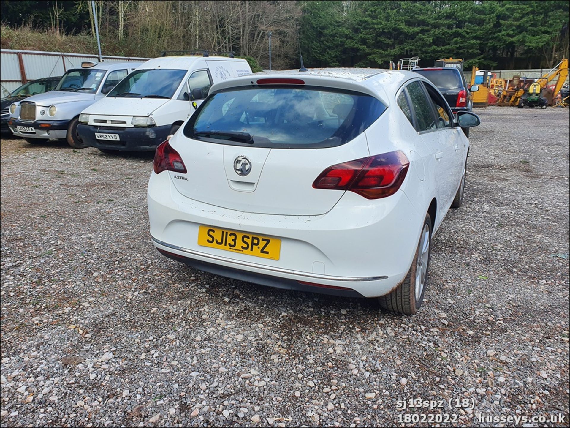 13/13 VAUXHALL ASTRA SRI - 1398cc 5dr Hatchback (White, 98k) - Image 18 of 48