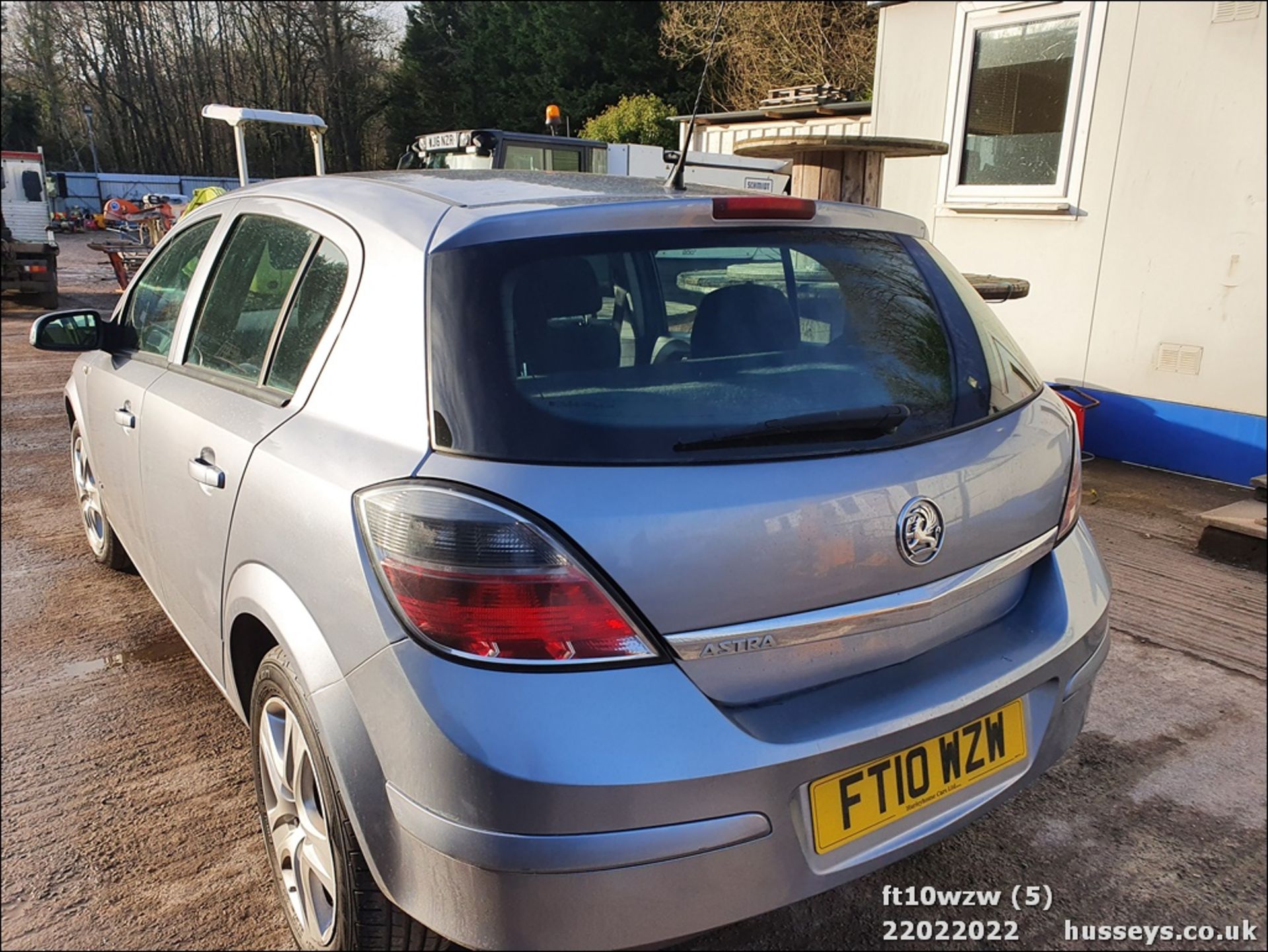10/10 VAUXHALL ASTRA CLUB - 1364cc 5dr Hatchback (Silver) - Image 6 of 29