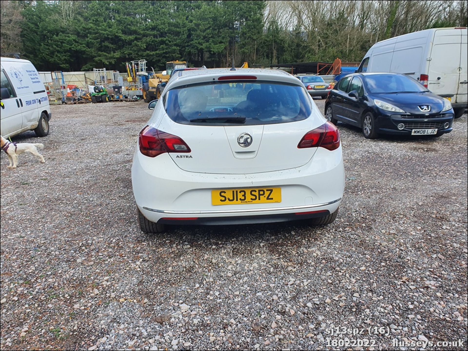 13/13 VAUXHALL ASTRA SRI - 1398cc 5dr Hatchback (White, 98k) - Image 16 of 48