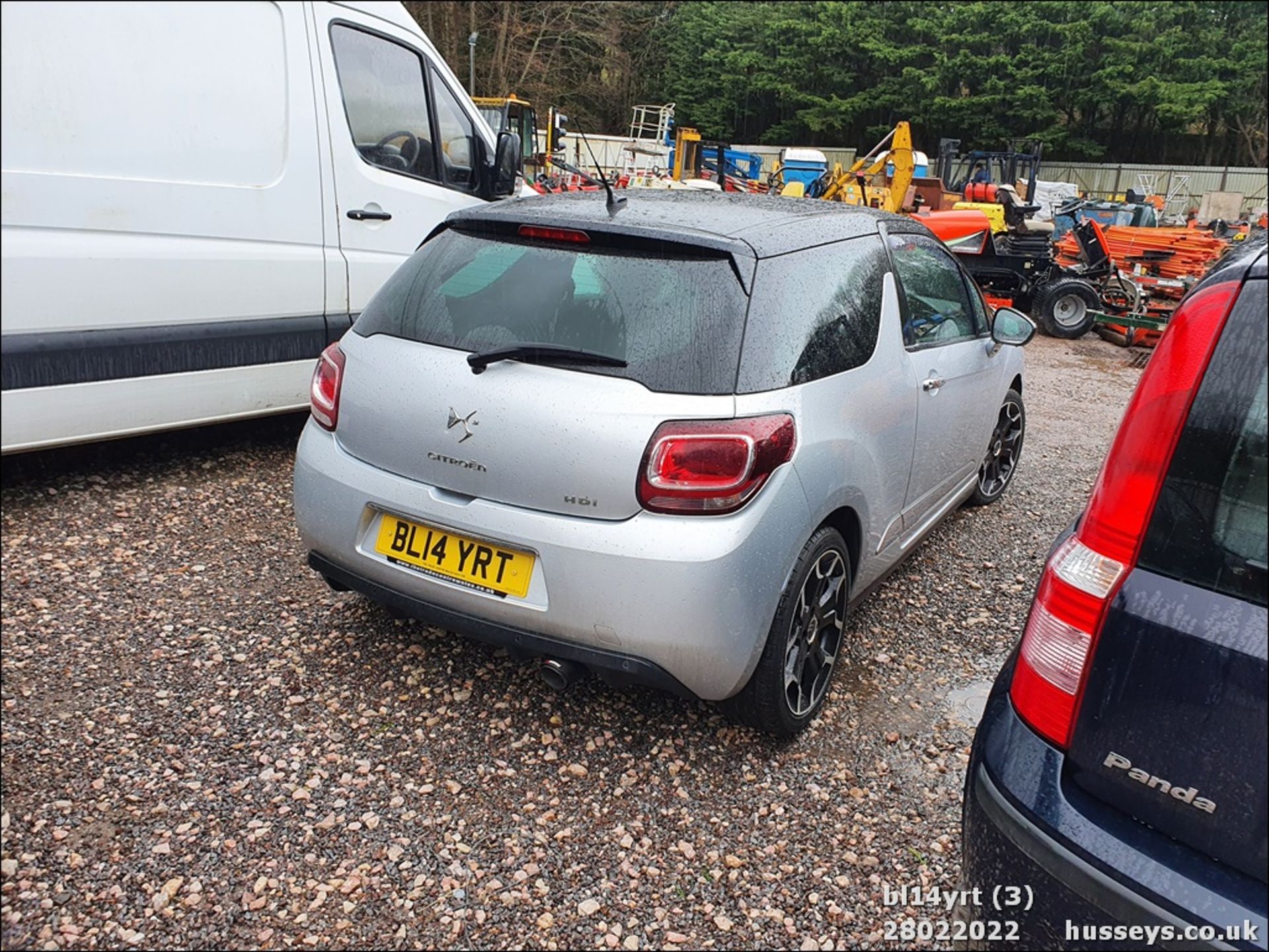 14/14 CITROEN DS3 DSTYLE + E-HDI - 1560cc 3dr Hatchback (Silver, 122k) - Image 4 of 25