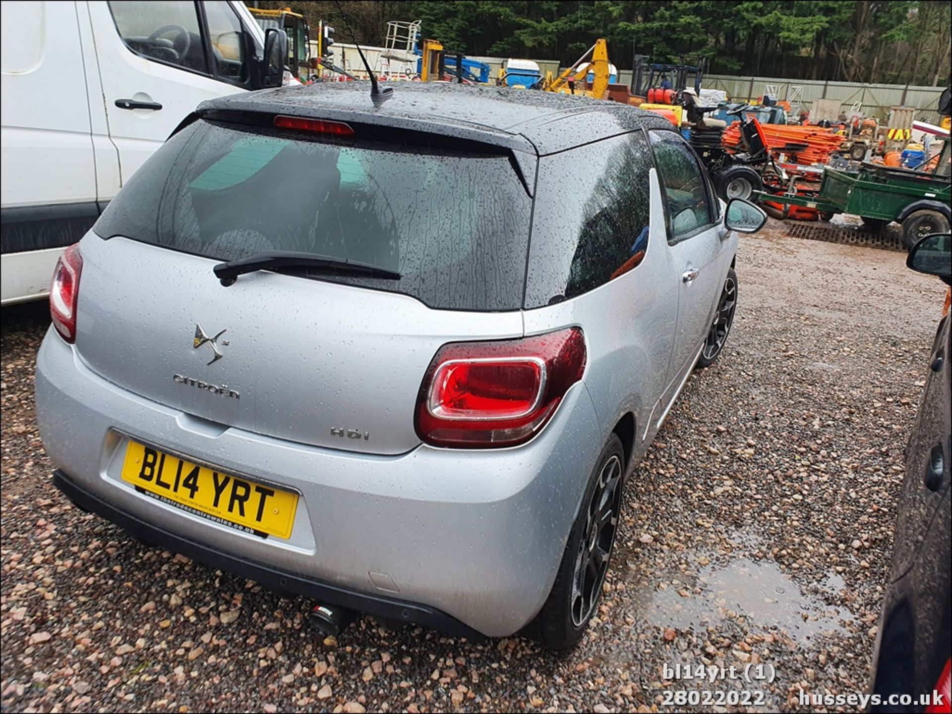 14/14 CITROEN DS3 DSTYLE + E-HDI - 1560cc 3dr Hatchback (Silver, 122k) - Image 2 of 25