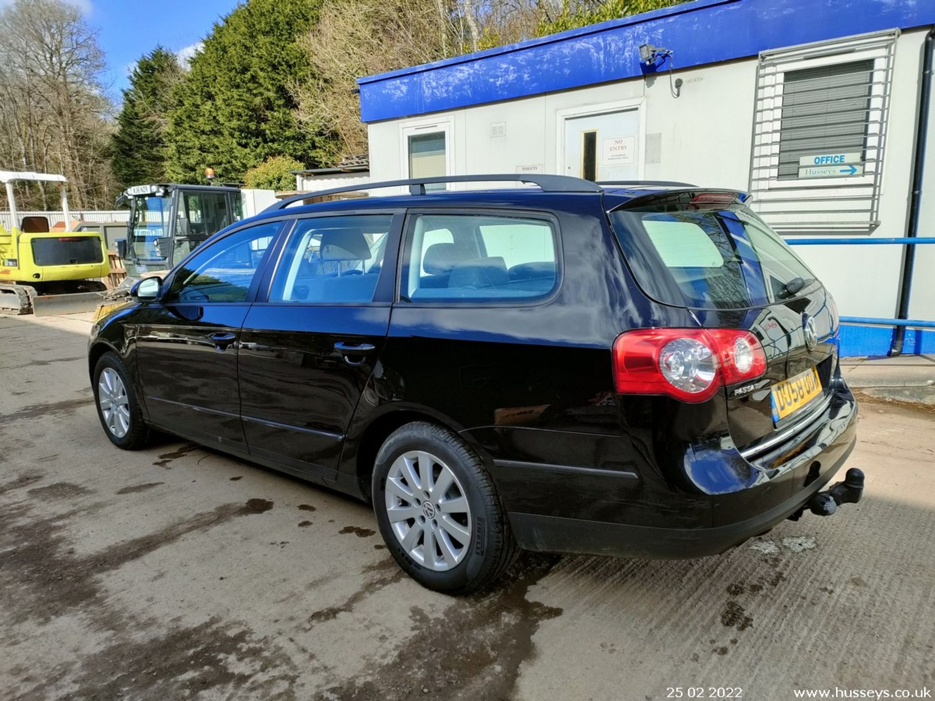 08/58 VOLKSWAGEN PASSAT S TDI - 1896cc 5dr Estate (Black, 139k) - Image 9 of 23