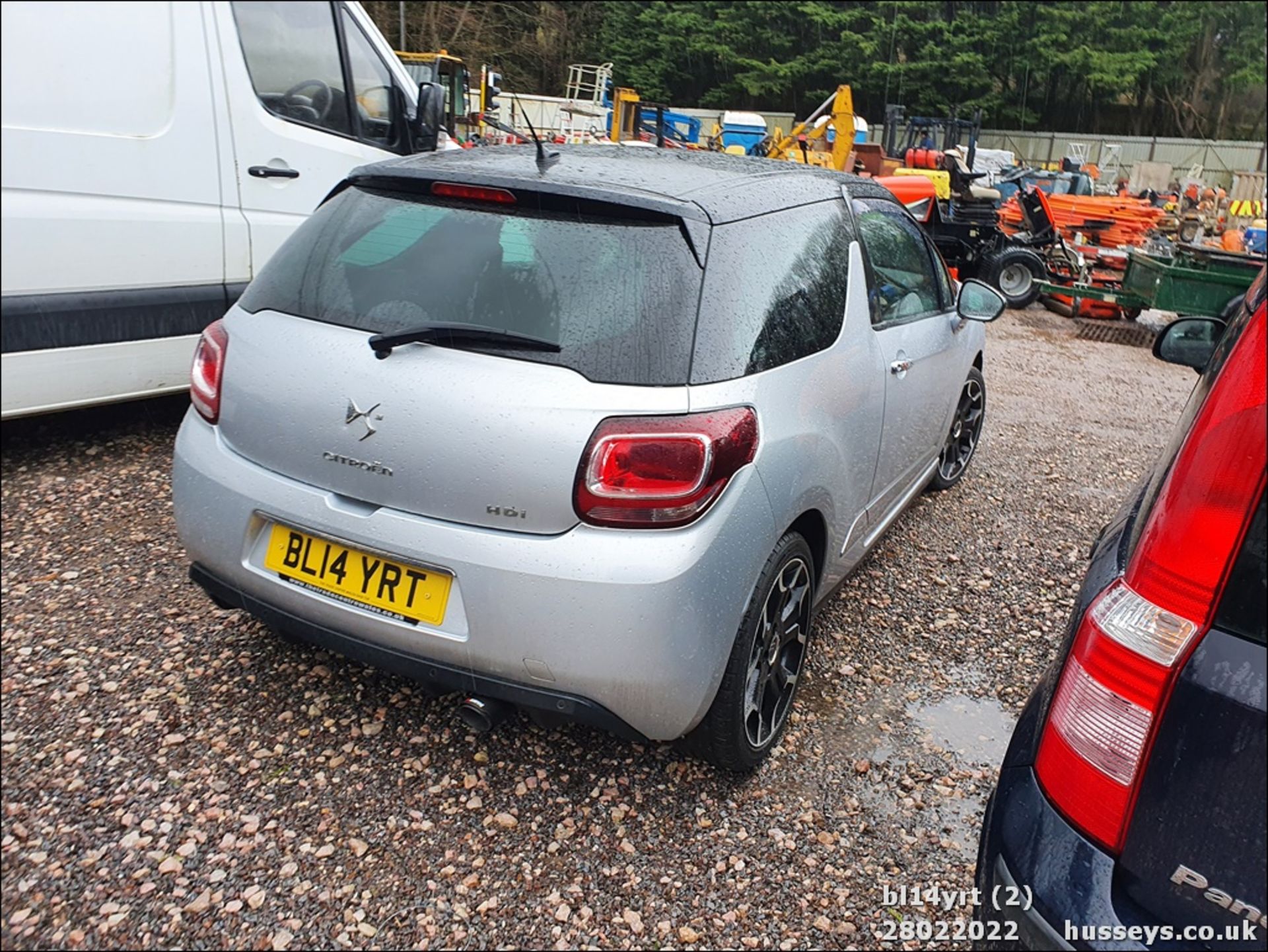 14/14 CITROEN DS3 DSTYLE + E-HDI - 1560cc 3dr Hatchback (Silver, 122k) - Image 3 of 25