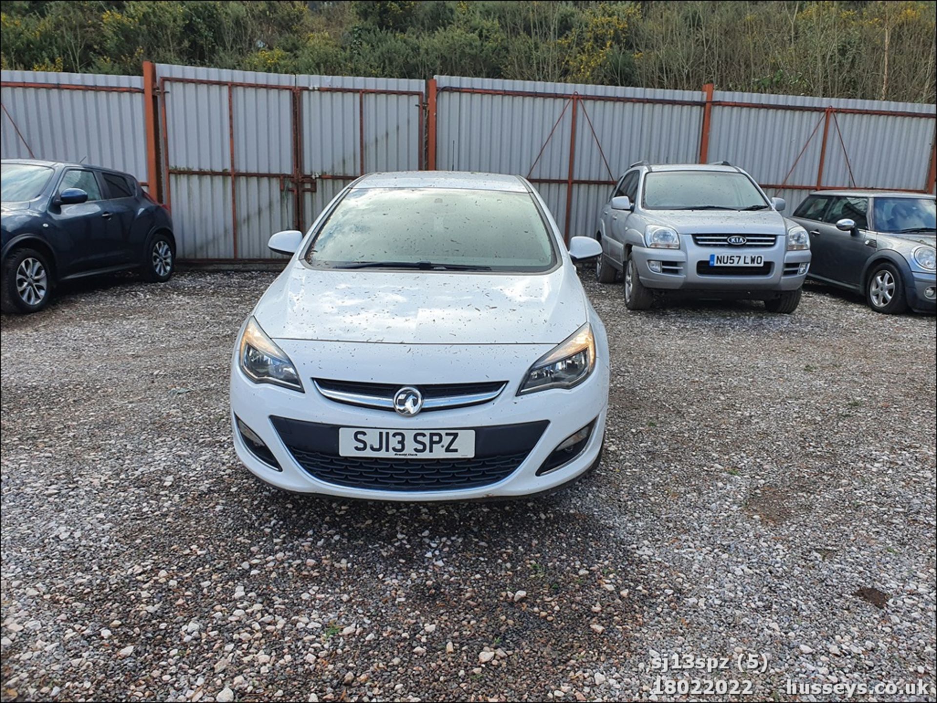 13/13 VAUXHALL ASTRA SRI - 1398cc 5dr Hatchback (White, 98k) - Image 5 of 48