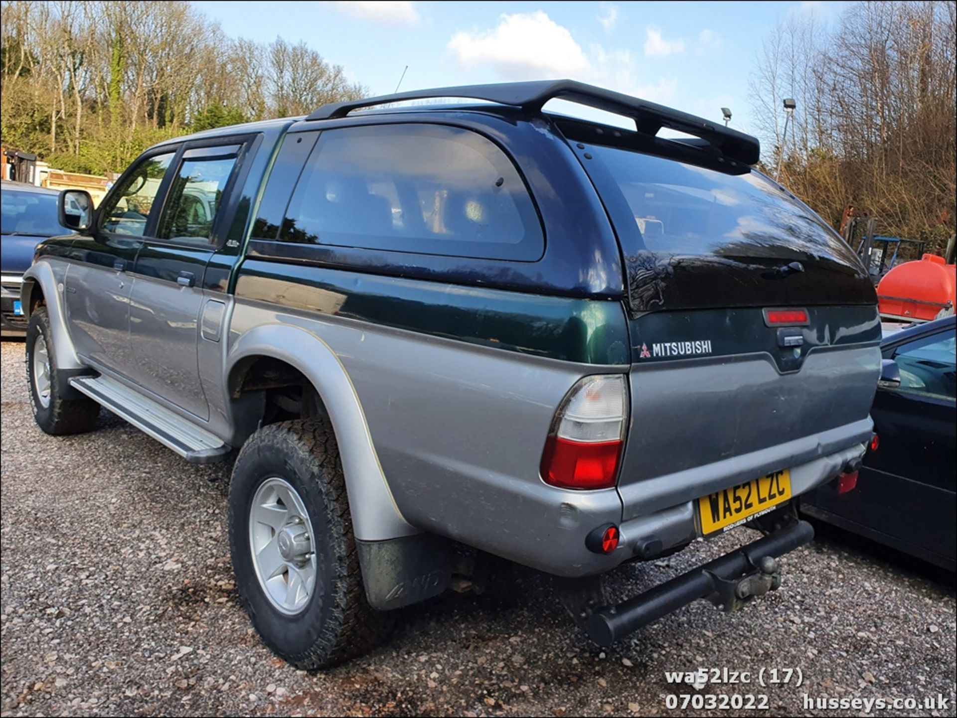 02/52 MITSUBISHI L200 2.5TD 4LIFE 4WD - 2477cc 4x4 (Green/silver, 123k) - Image 18 of 29