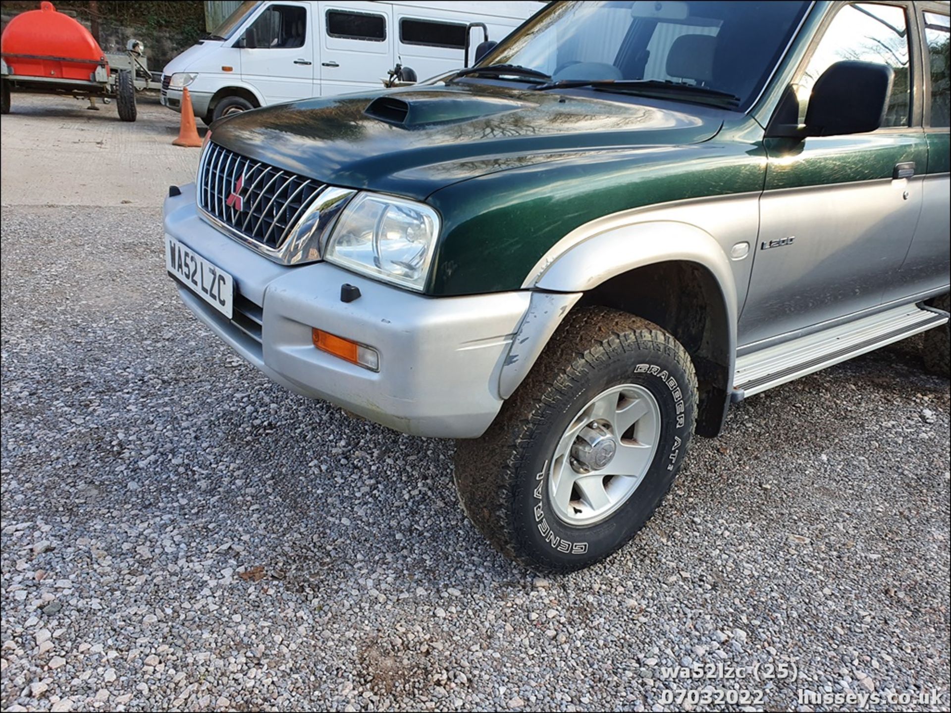 02/52 MITSUBISHI L200 2.5TD 4LIFE 4WD - 2477cc 4x4 (Green/silver, 123k) - Image 25 of 29