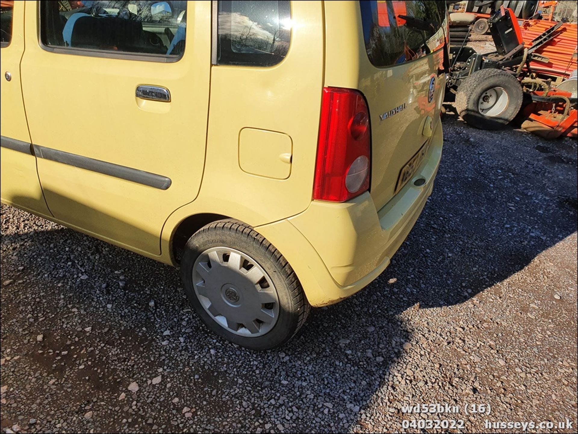 04/53 VAUXHALL AGILA ENJOY 16V - 1199cc 5dr Estate (Yellow) - Image 17 of 38