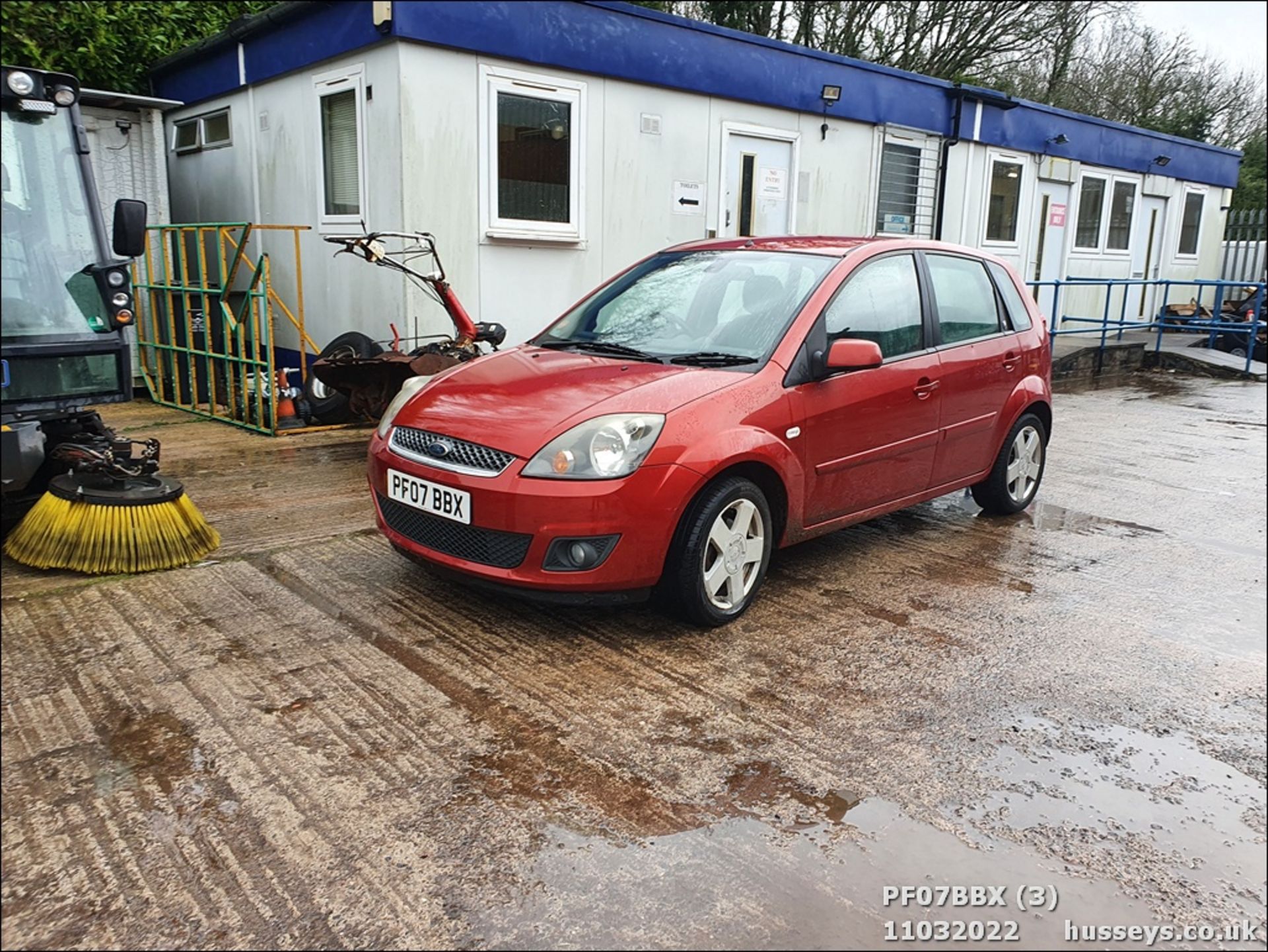 07/07 FORD FIESTA GHIA TDCI - 1399cc 5dr Hatchback (Red, 112k) - Image 3 of 37