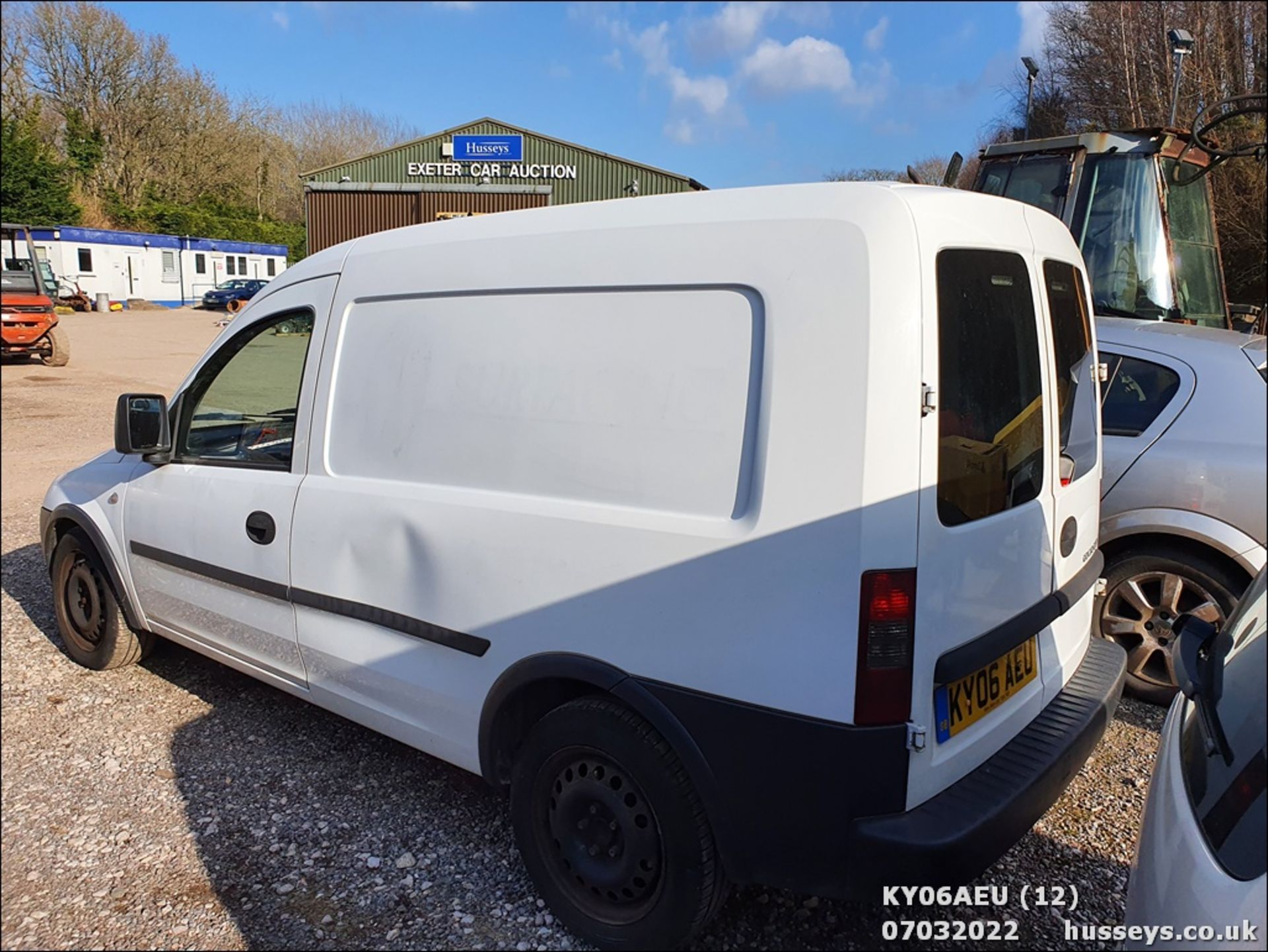 06/06 VAUXHALL COMBO 1700 CDTI 16V - 1686cc Van (White, 128k) - Image 12 of 23