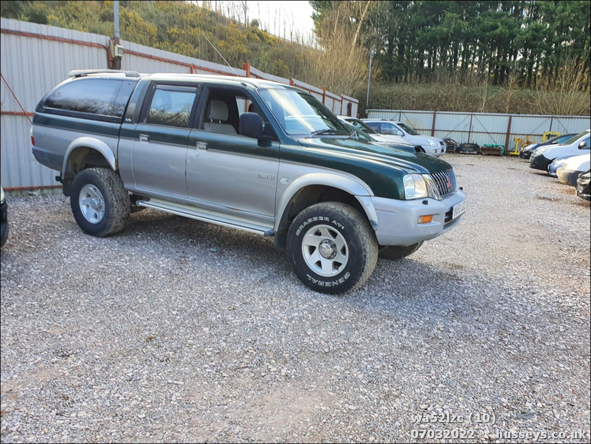 02/52 MITSUBISHI L200 2.5TD 4LIFE 4WD - 2477cc 4x4 (Green/silver, 123k) - Image 11 of 29