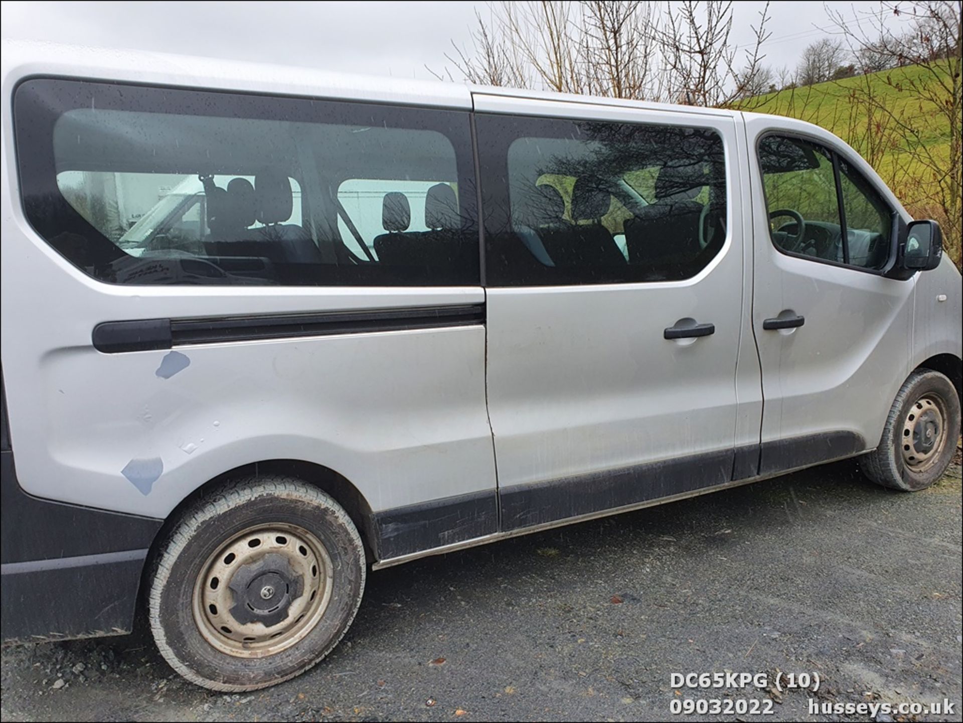 15/65 VAUXHALL VIVARO COMBI CDTI S/S - 1598cc 5dr MPV (Silver) - Image 11 of 26