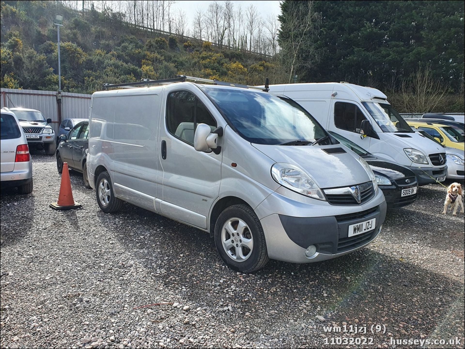 11/11 VAUXHALL VIVARO 2700 SPORTIVE CDTI - 1995cc Van (Silver, 118k) - Image 9 of 26