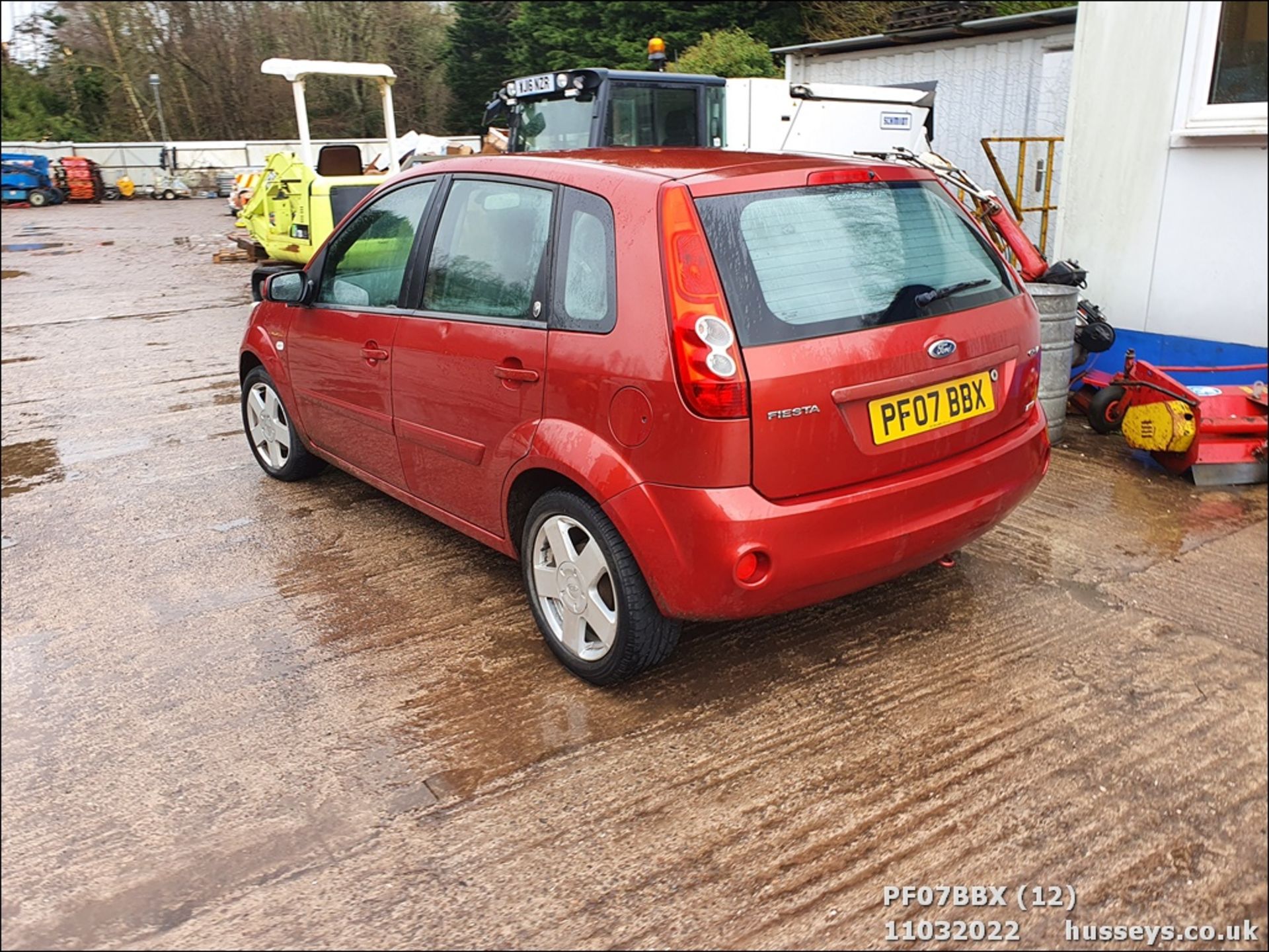 07/07 FORD FIESTA GHIA TDCI - 1399cc 5dr Hatchback (Red, 112k) - Image 12 of 37