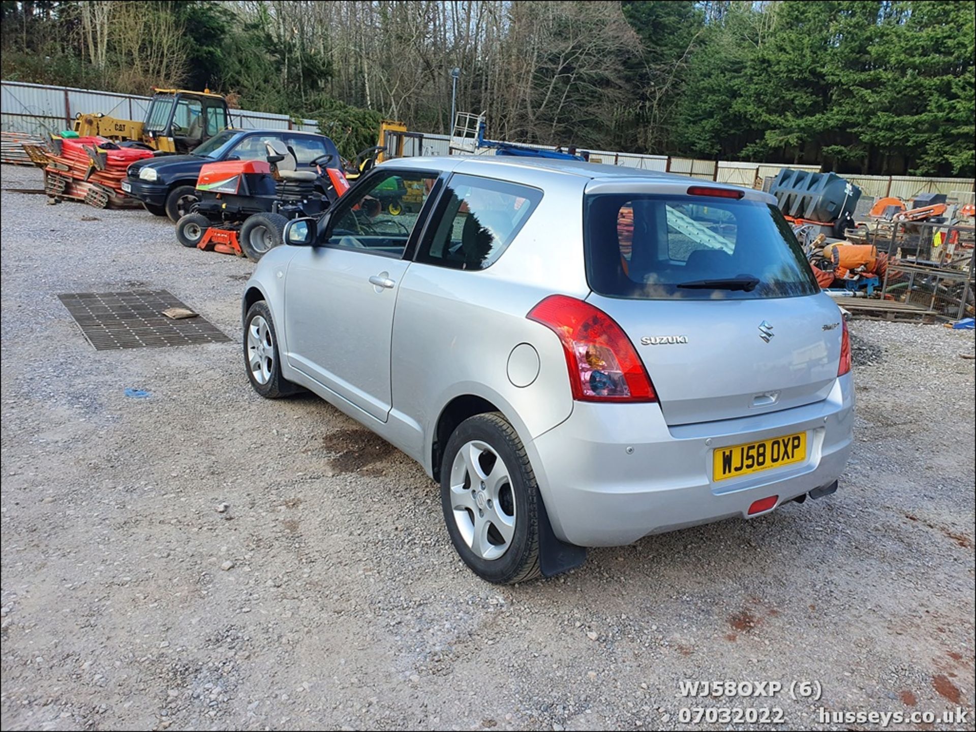 08/58 SUZUKI SWIFT GL 3DR - 1328cc 3dr Hatchback (Silver, 59k) - Image 7 of 36