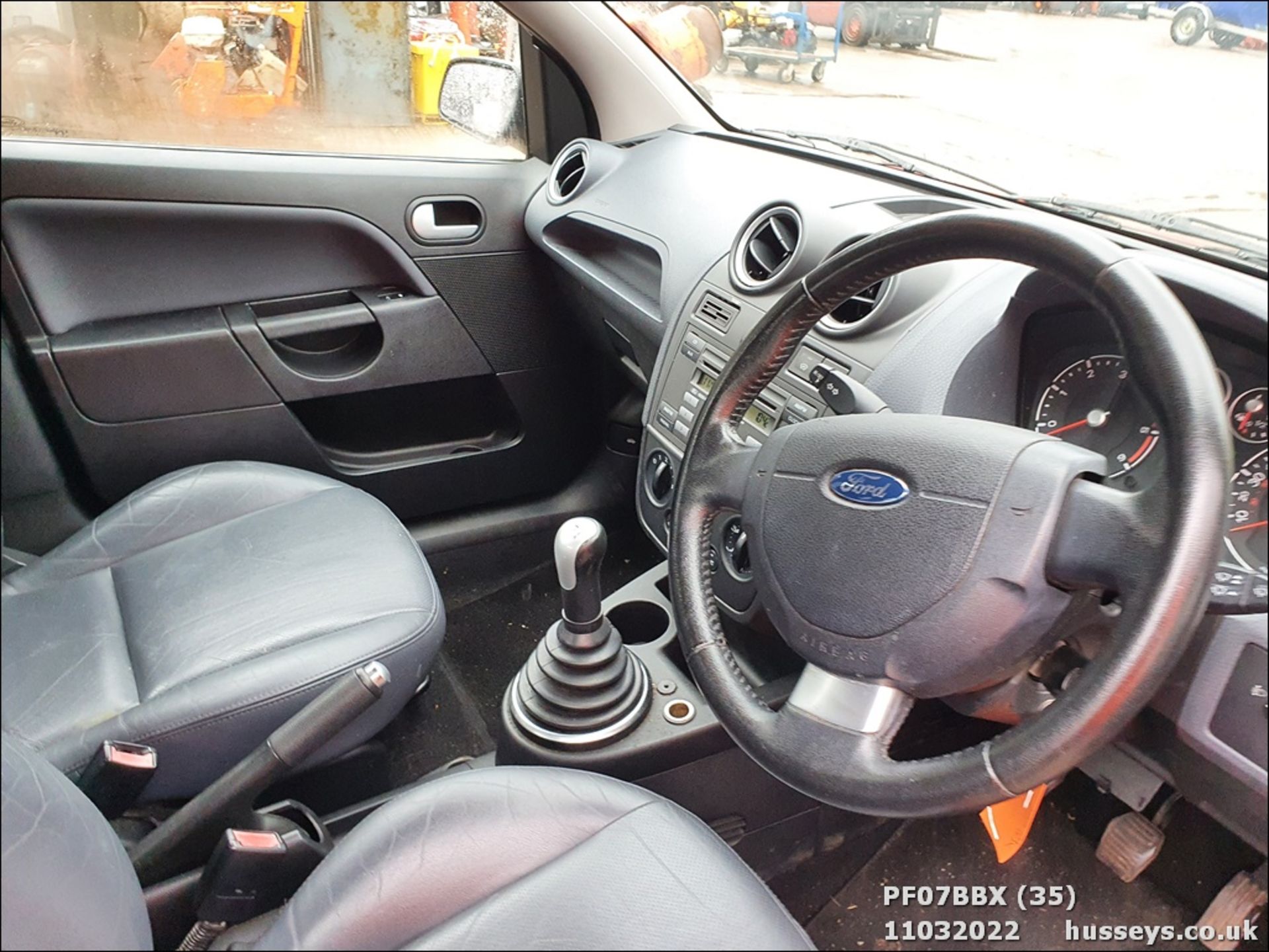 07/07 FORD FIESTA GHIA TDCI - 1399cc 5dr Hatchback (Red, 112k) - Image 35 of 37