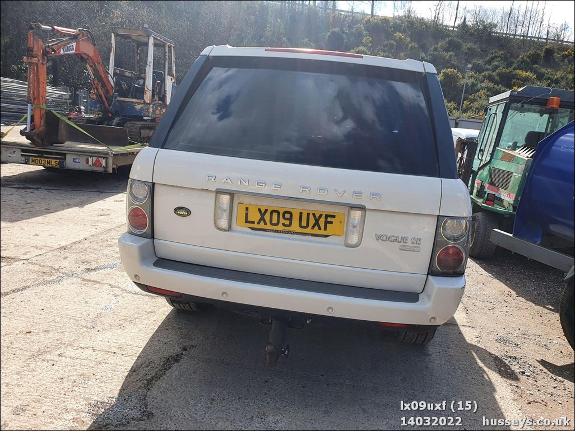 09/09 LAND ROVER RANGE ROVER VOGUE SE A - 3628cc 5dr 4x4 (White) - Image 16 of 34