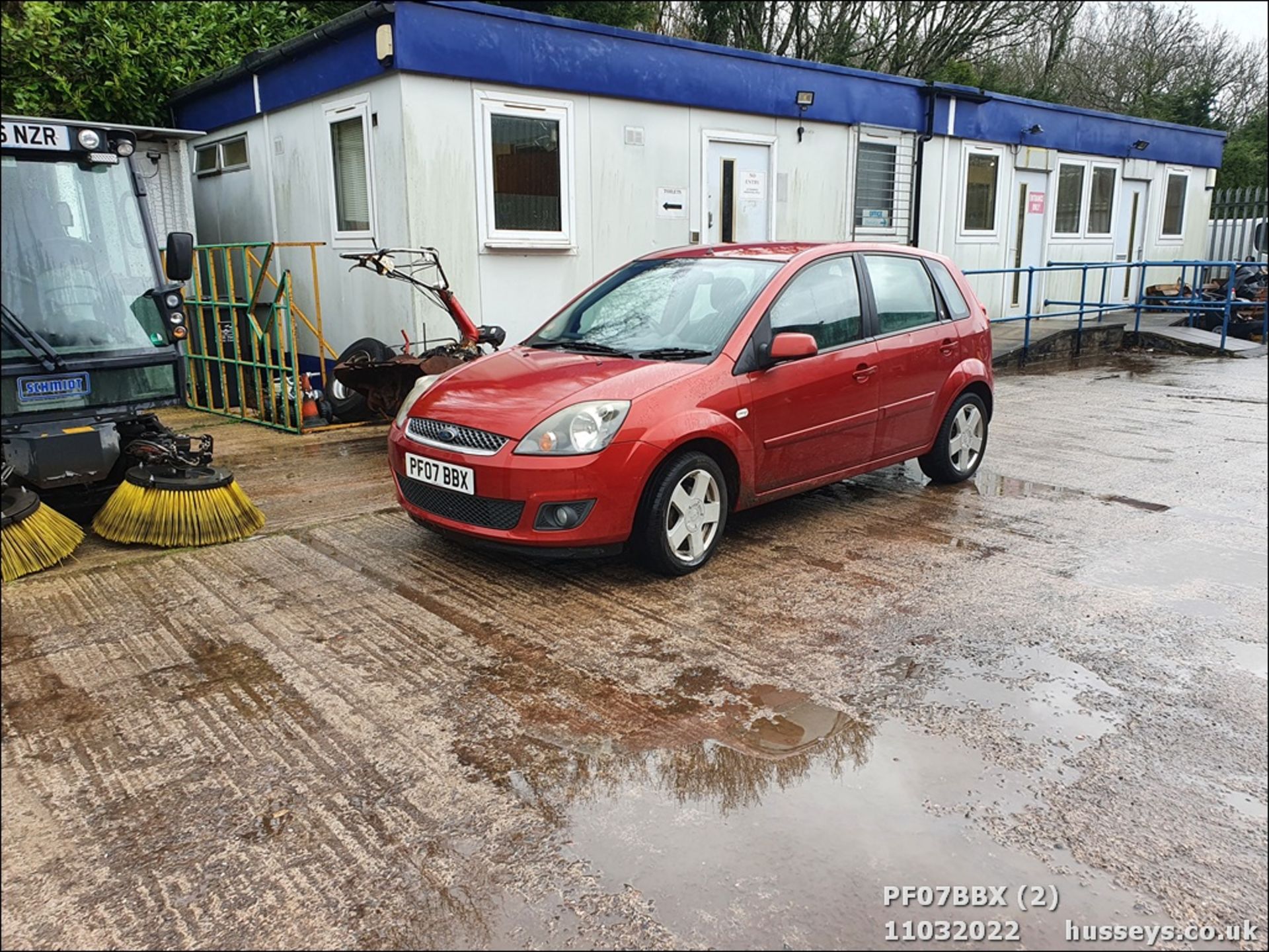 07/07 FORD FIESTA GHIA TDCI - 1399cc 5dr Hatchback (Red, 112k) - Image 2 of 37