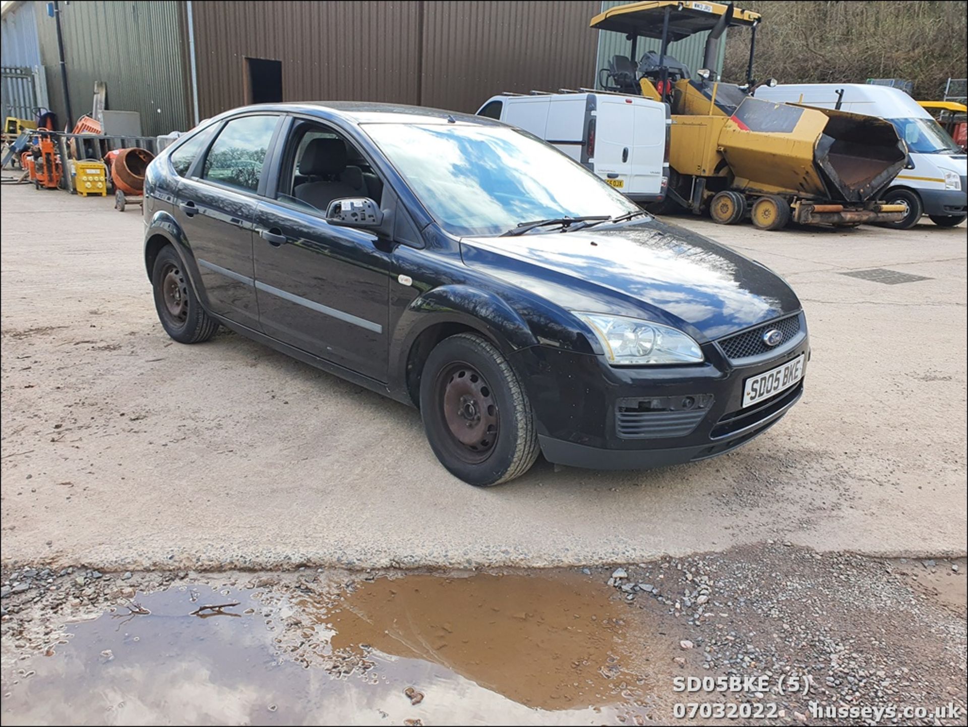 05/05 FORD FOCUS STUDIO - 1388cc 5dr Hatchback (Black, 105k) - Image 5 of 31